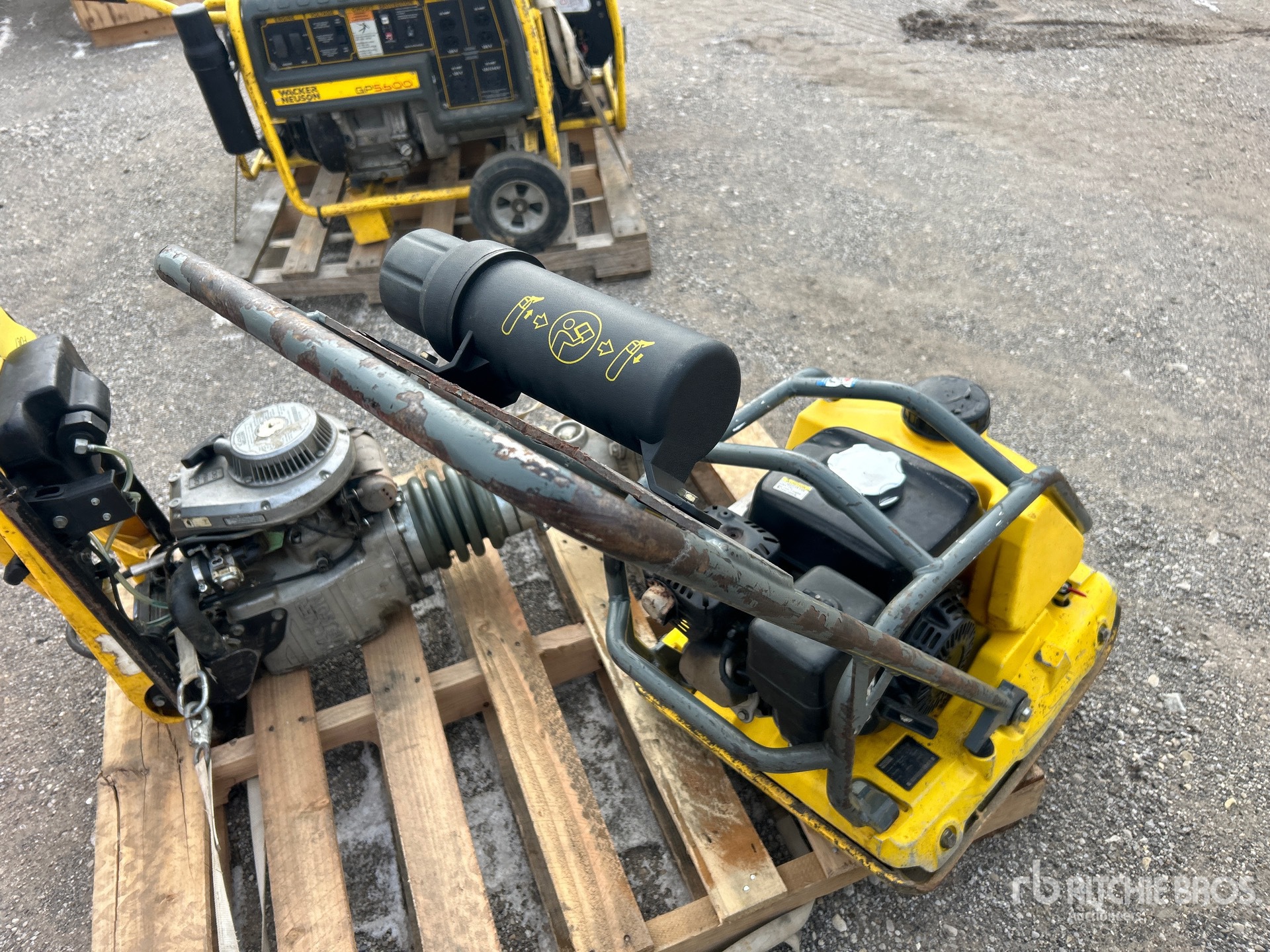 Aspect général with Image, coin arrière droit