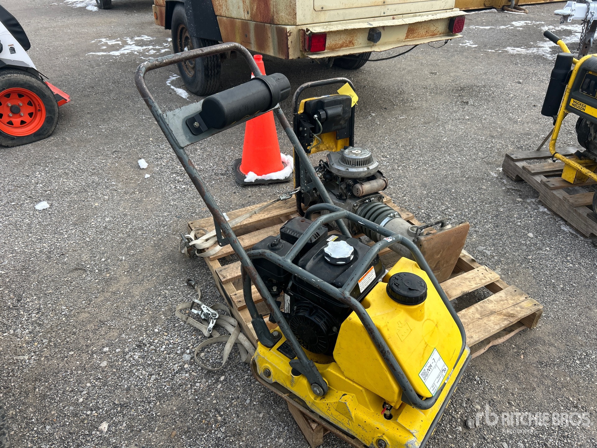 Aspect général with Image, coin avant droit