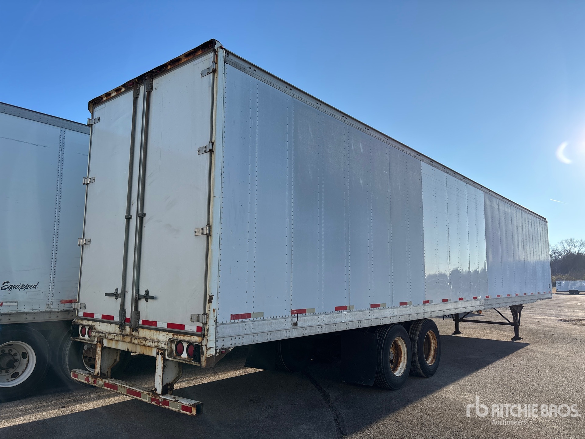 Aspect général with Image, coin arrière droit