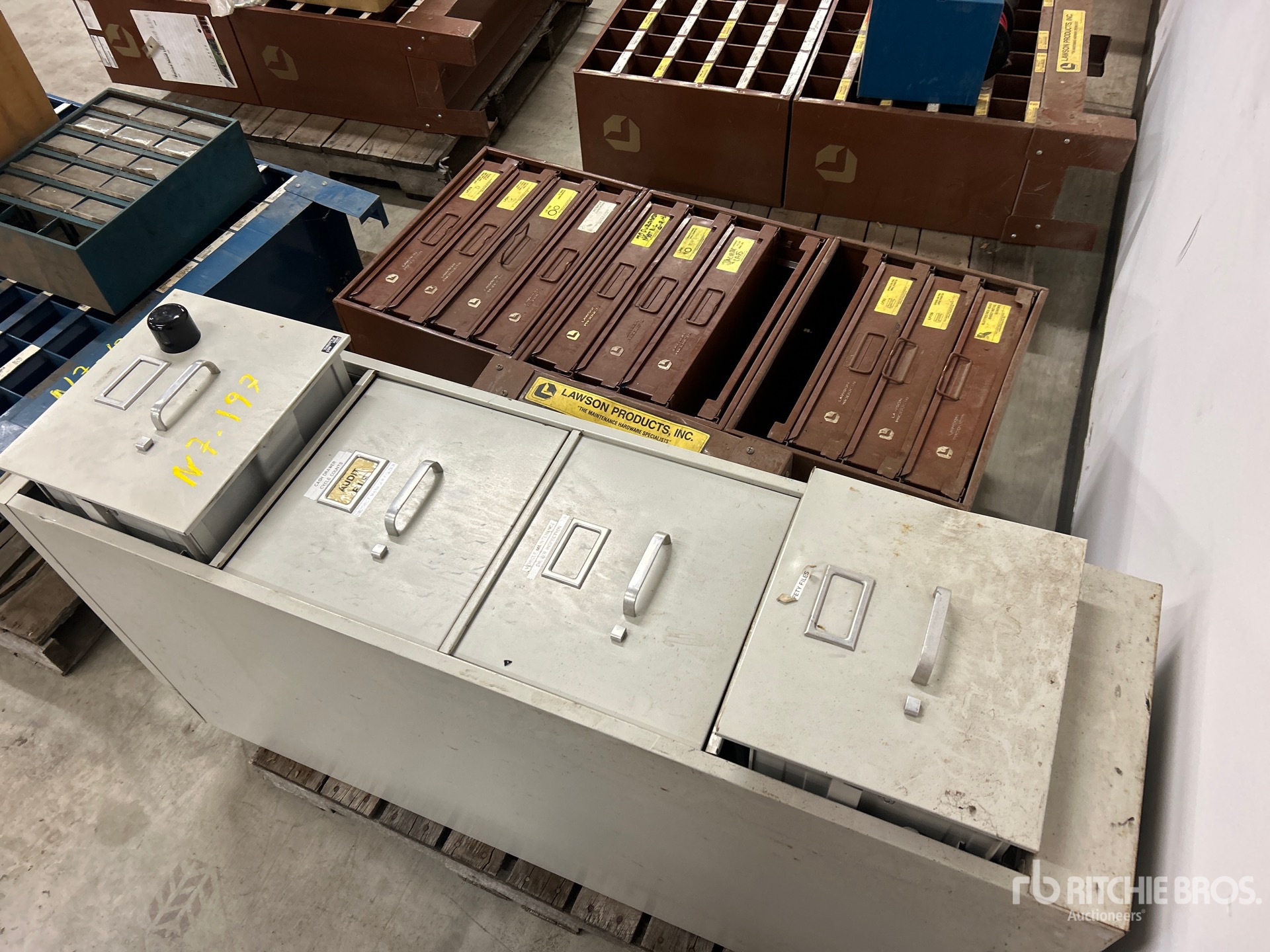 Aspect général with Image, coin arrière gauche