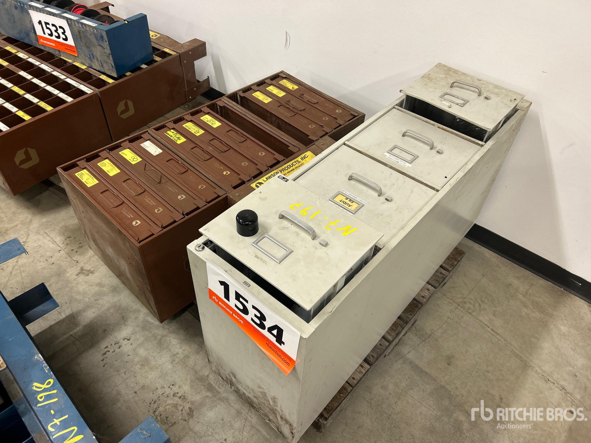 Aspect général with Image, coin avant gauche