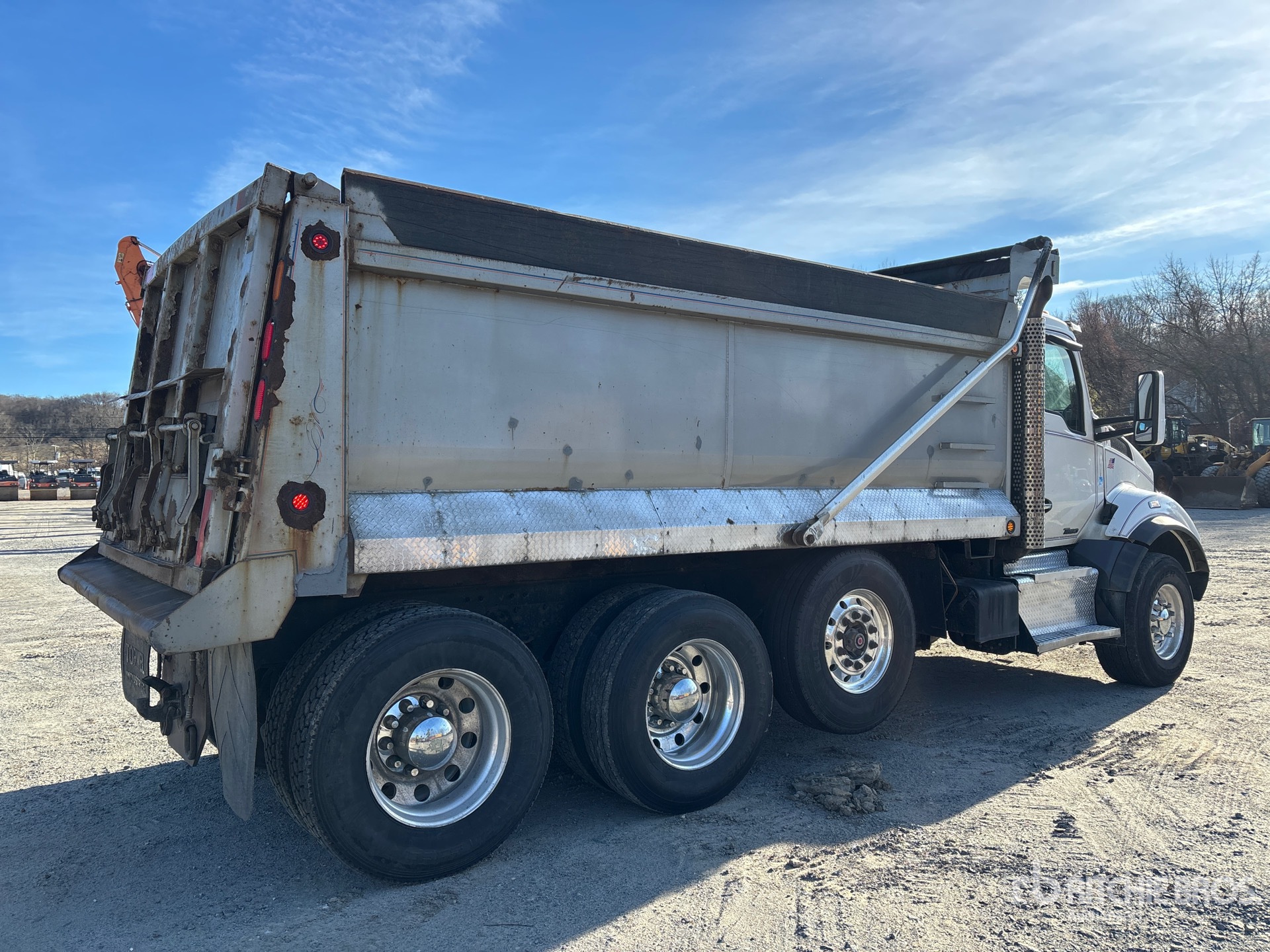 Aspect général with Image, coin arrière droit