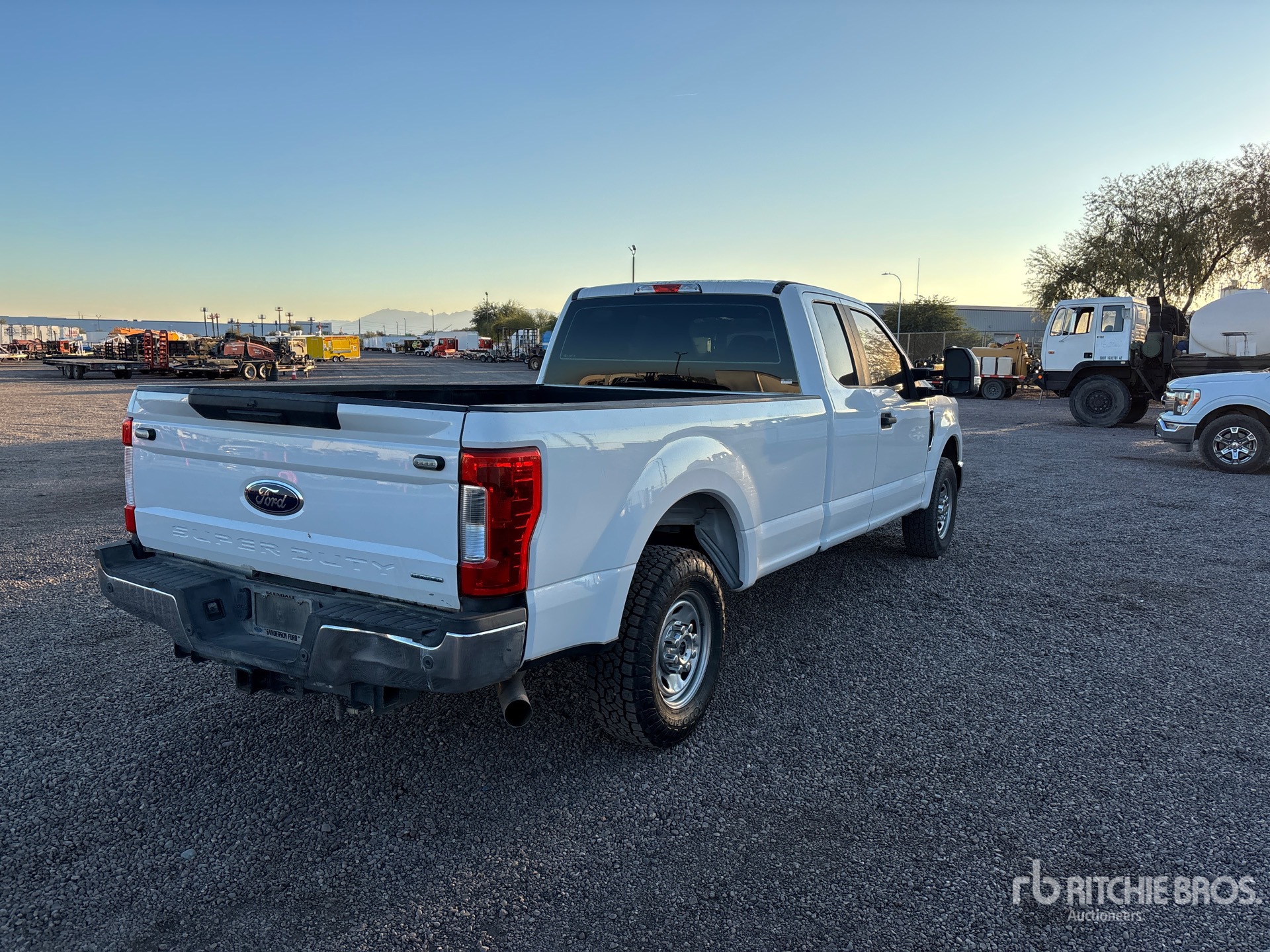 General Appearance with Imagen: esquina trasera derecha