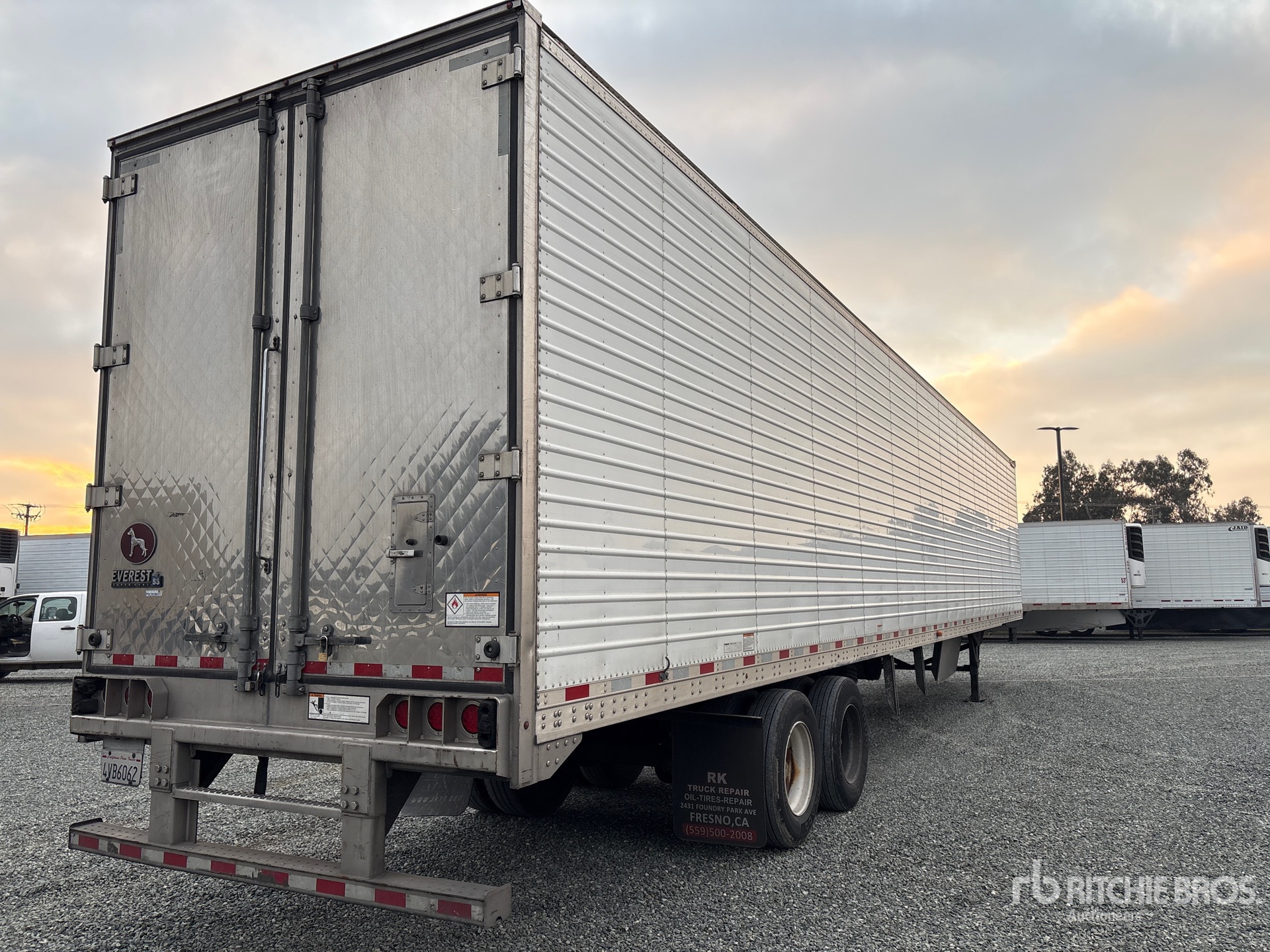 Aspect général with Image, coin arrière droit