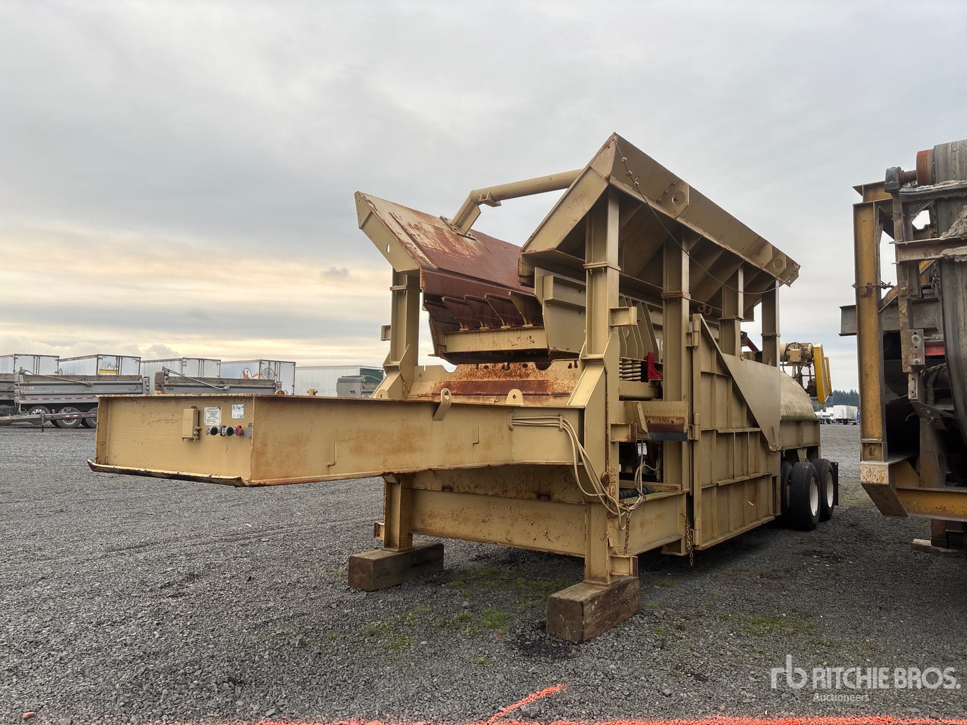 General Appearance with Bild, Ecke vorne links