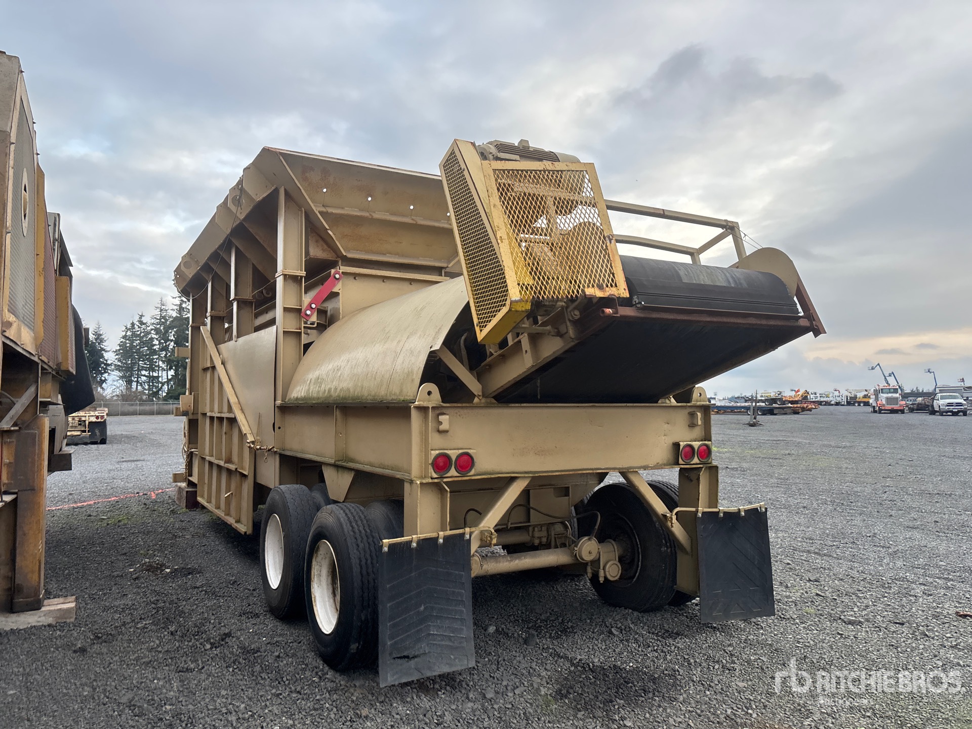 General Appearance with Bild, Ecke hinten links