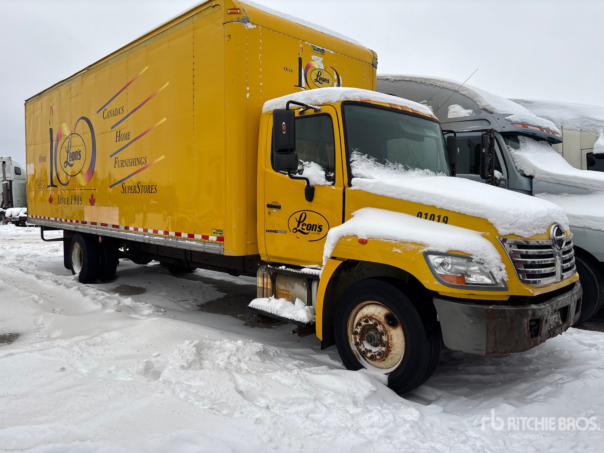 General Appearance with Bild, Ecke vorne rechts