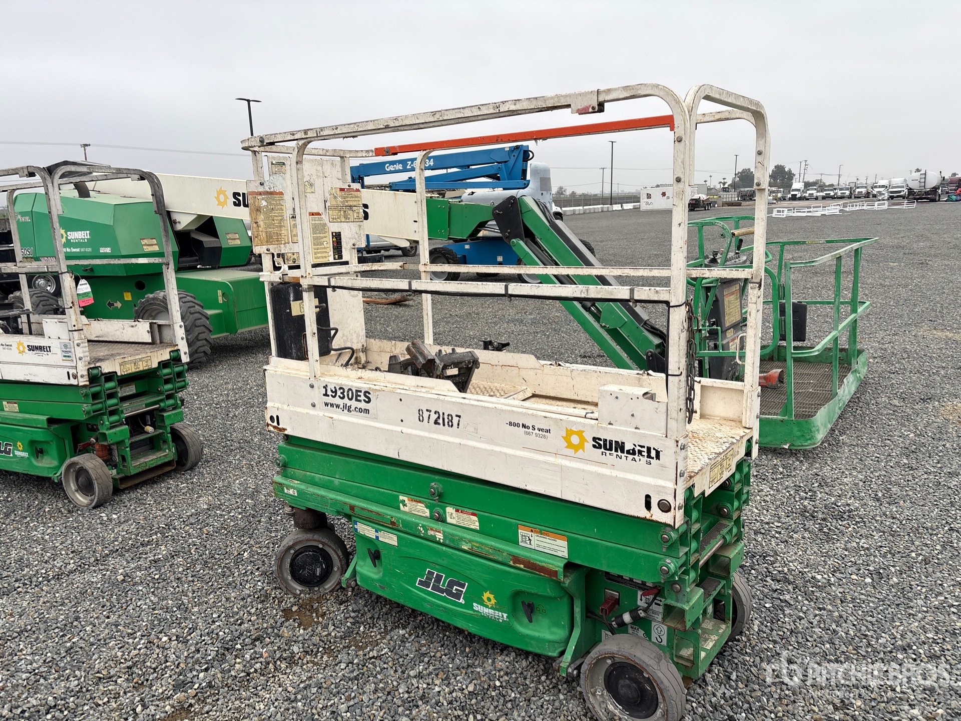 General Appearance with Picture, Right Front Corner