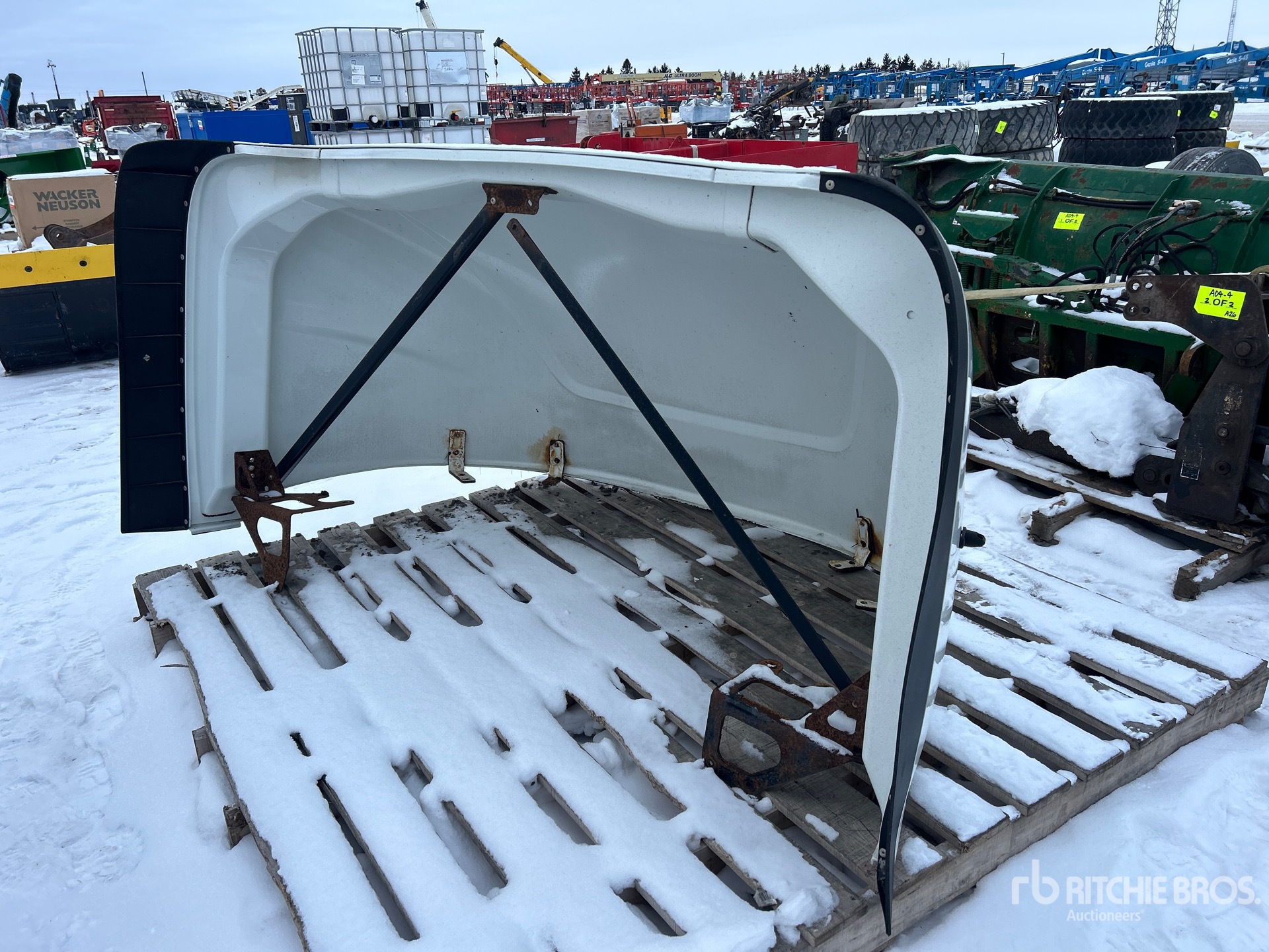 Aspect général with Image, coin arrière droit