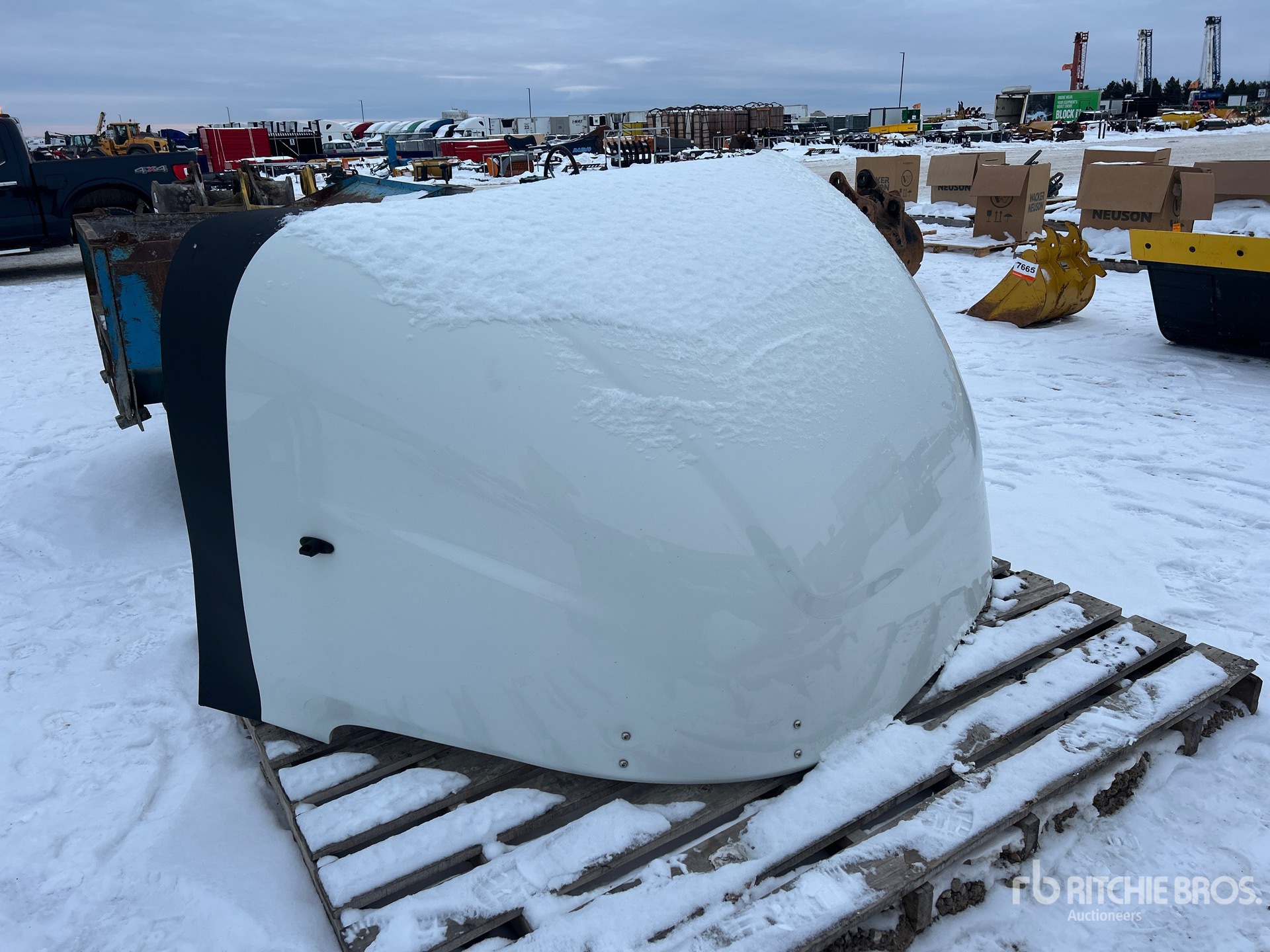 Aspect général with Image, coin avant droit