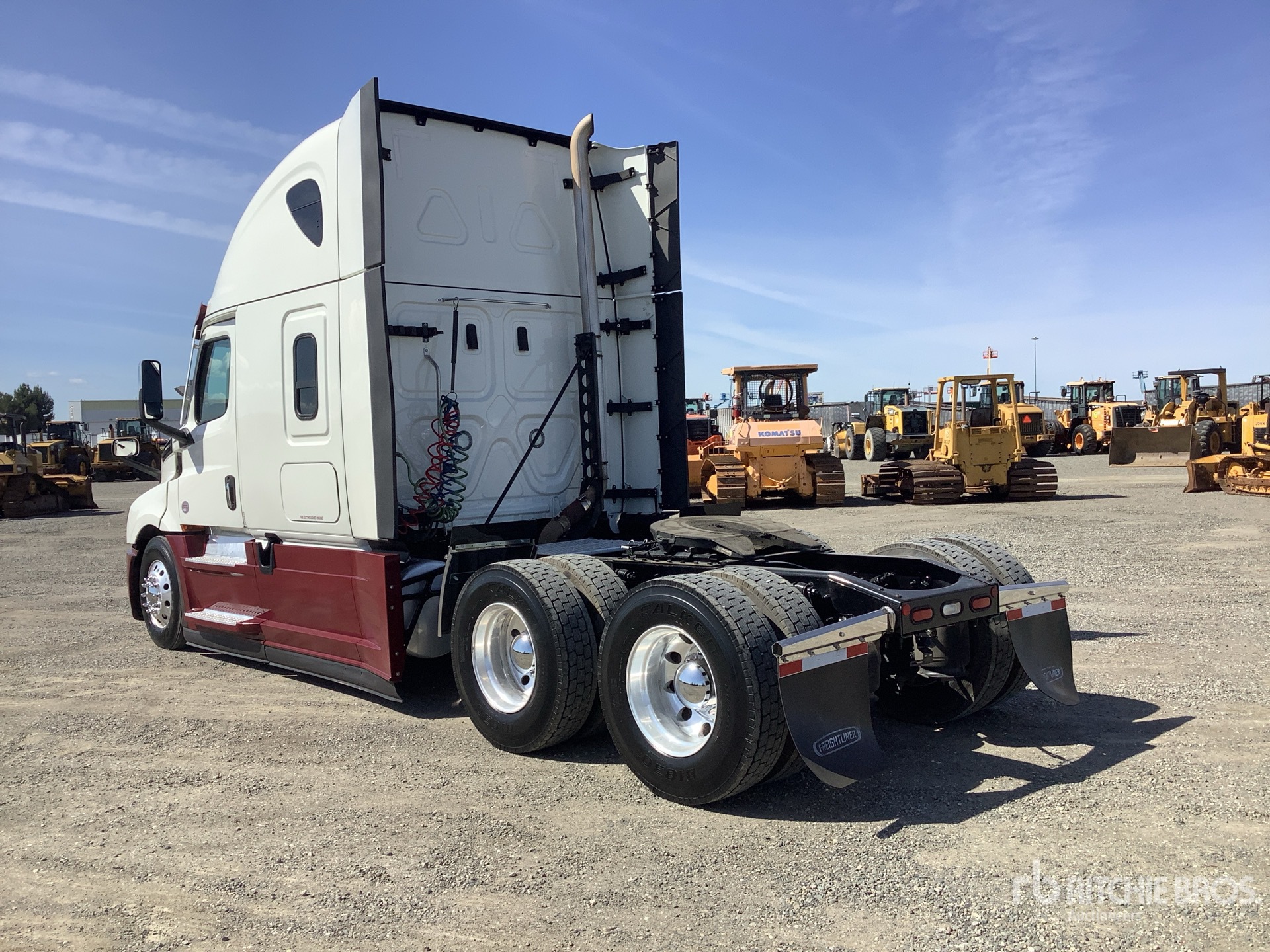 General Appearance with Foto, angolo posteriore sinistro