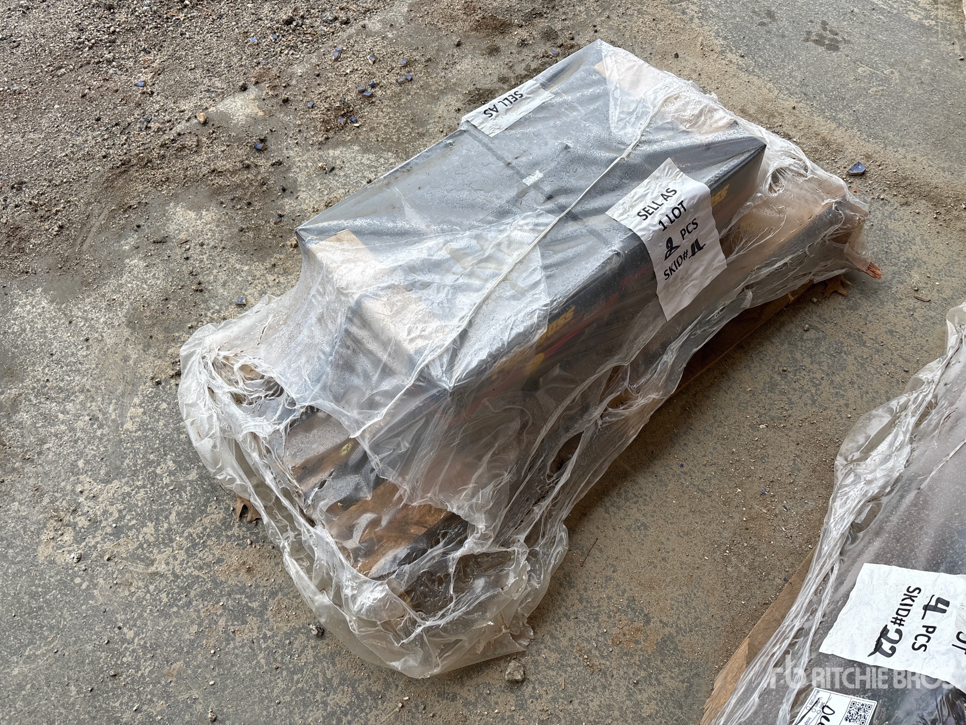 General Appearance with Foto, angolo posteriore sinistro