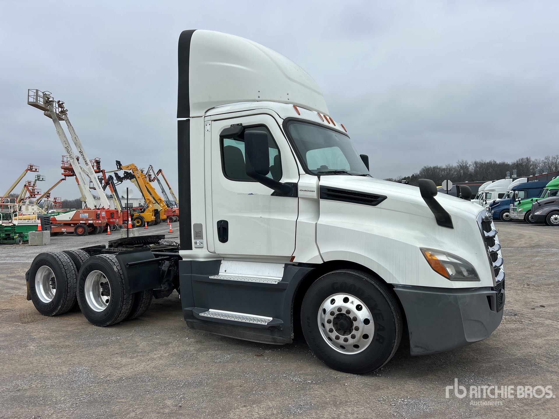 General Appearance with Foto, angolo anteriore destro