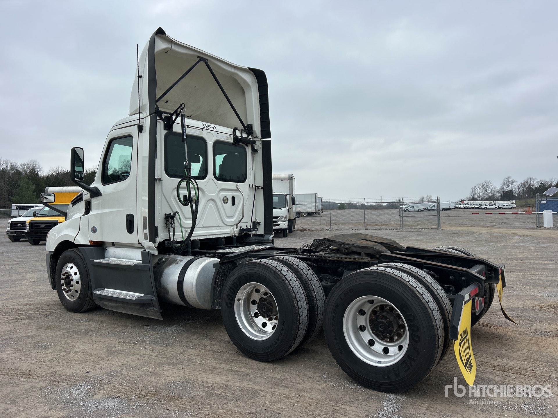 General Appearance with Foto, angolo posteriore sinistro