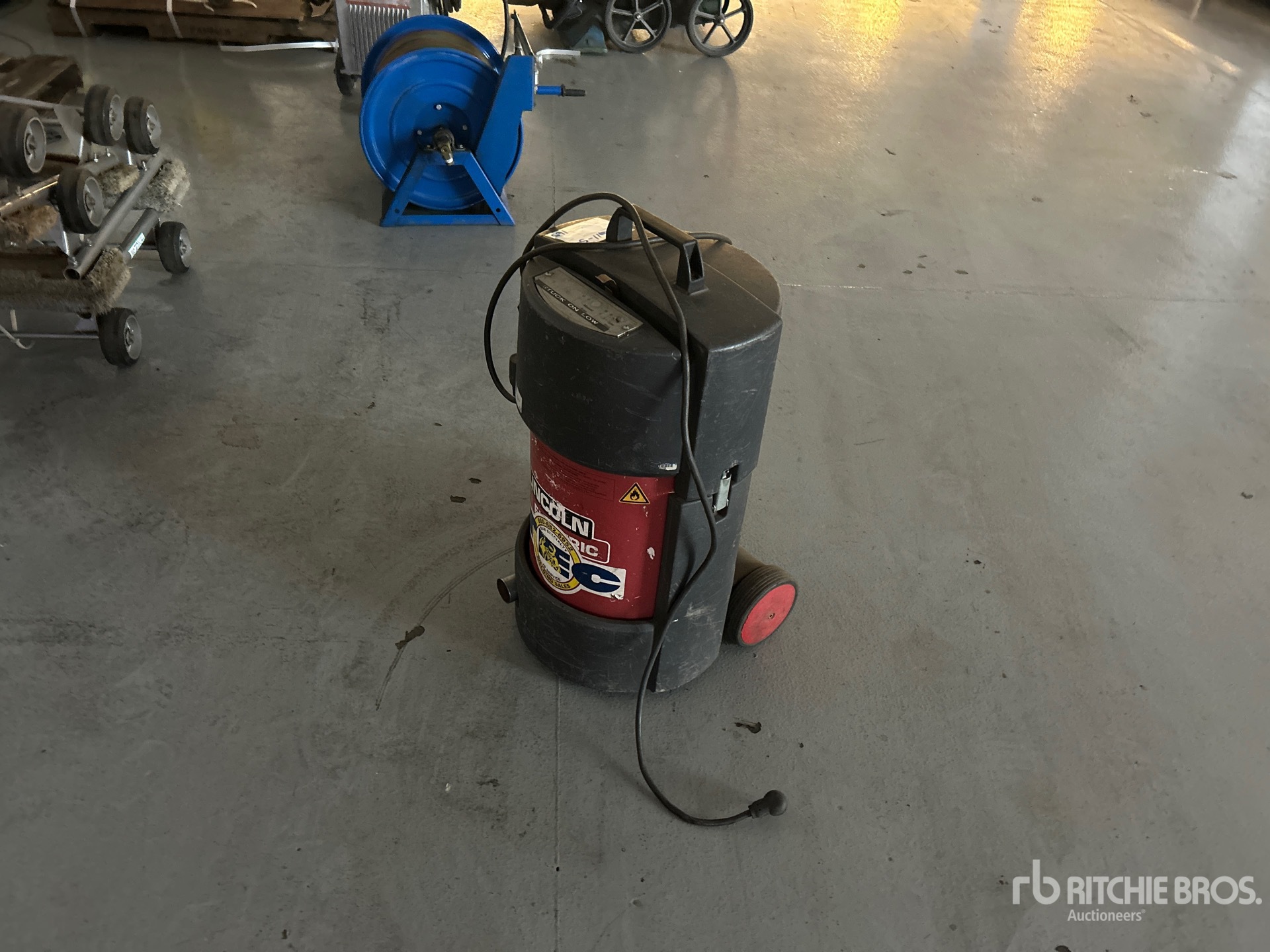 General Appearance with Bild, Ecke vorne links