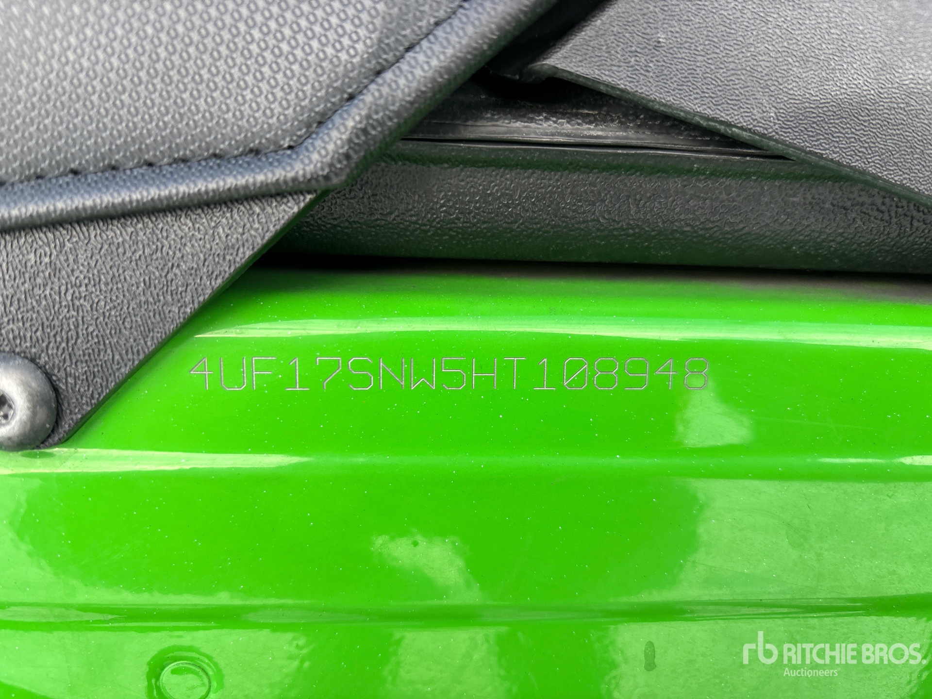 General Appearance with Numéro de série/Numéro d'identification du véhicule automobile