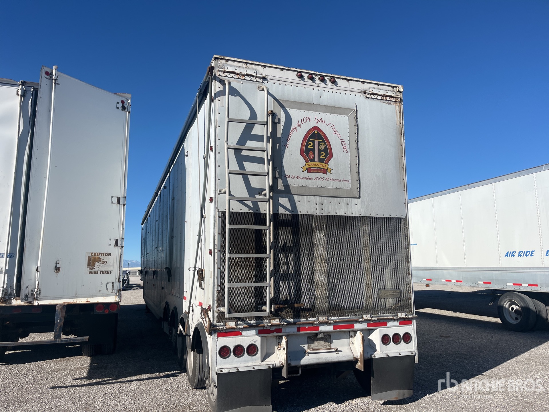 General Appearance with Imagen: esquina trasera izquierda