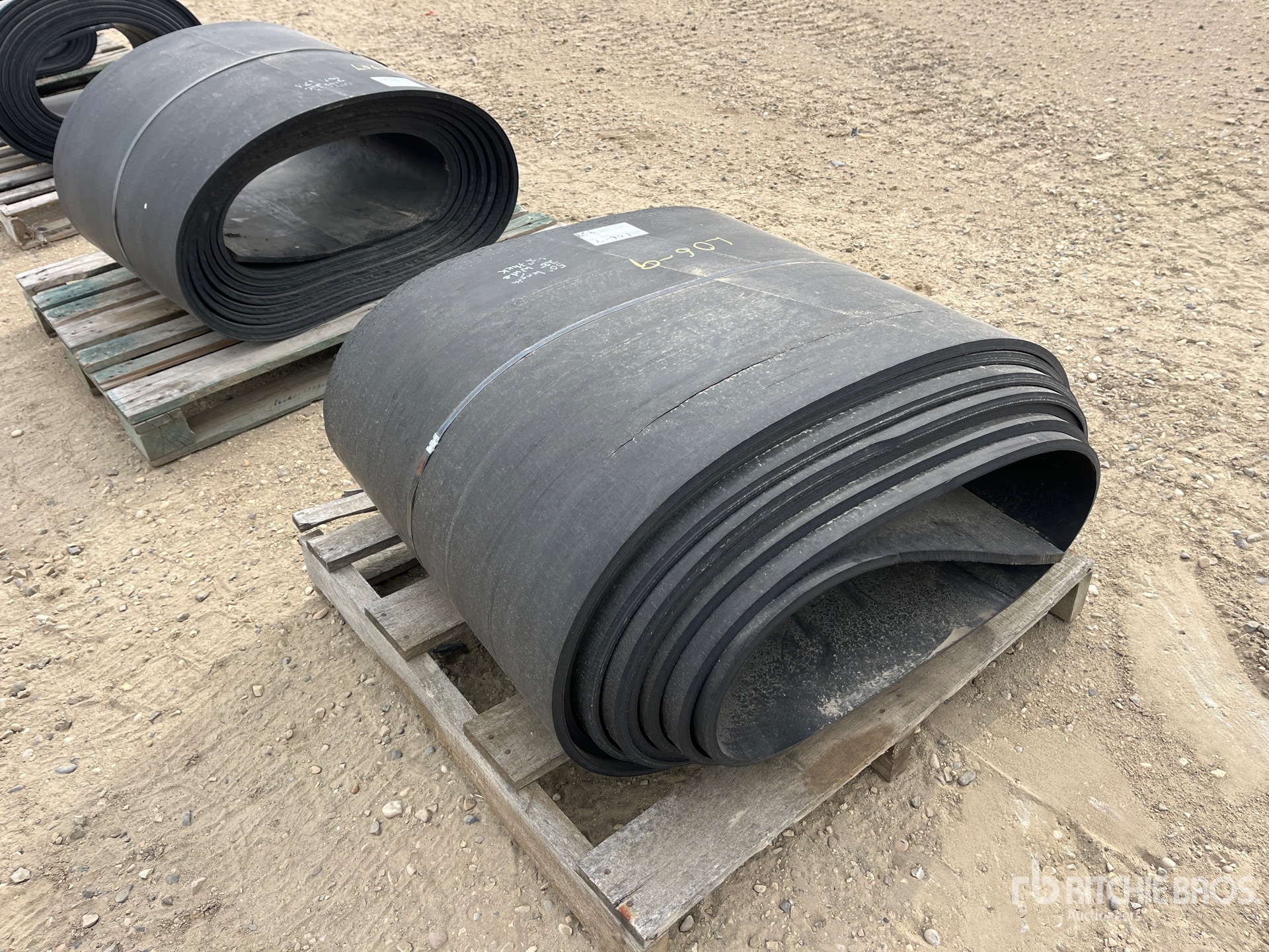 Aspect général with Image, coin avant droit