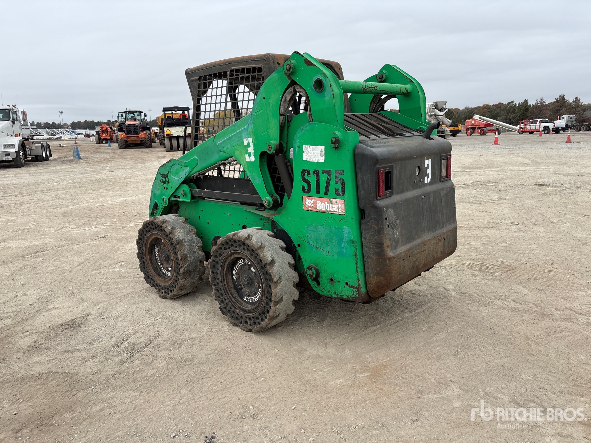 General Appearance with Foto, angolo posteriore sinistro