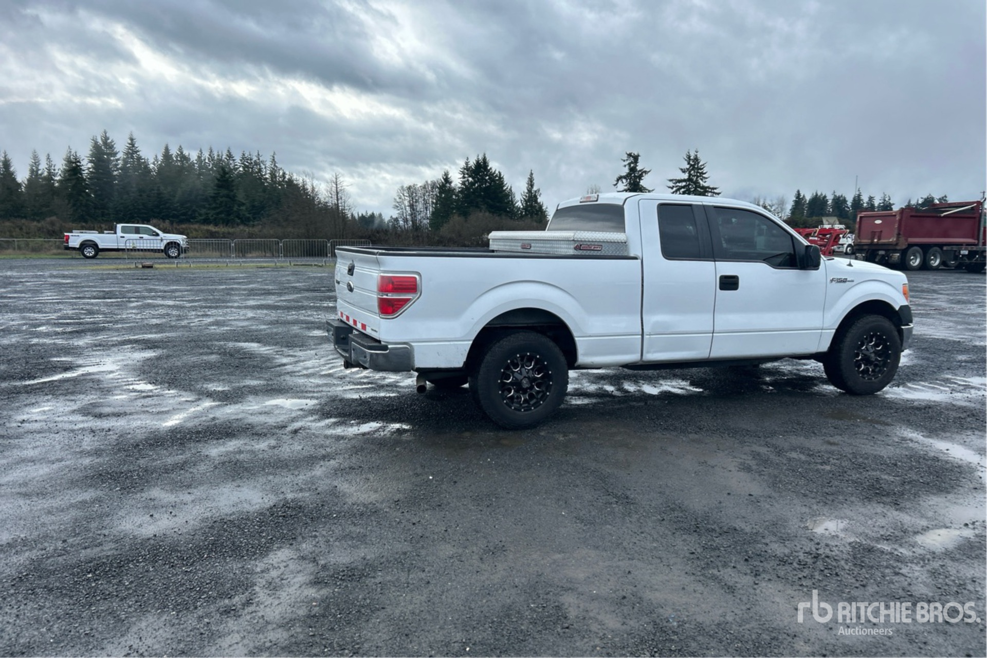 General Appearance with Picture, Right Rear Corner