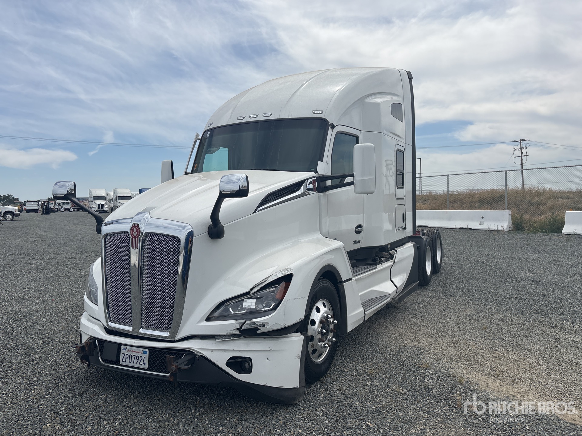 General Appearance with Bild, Ecke vorne links