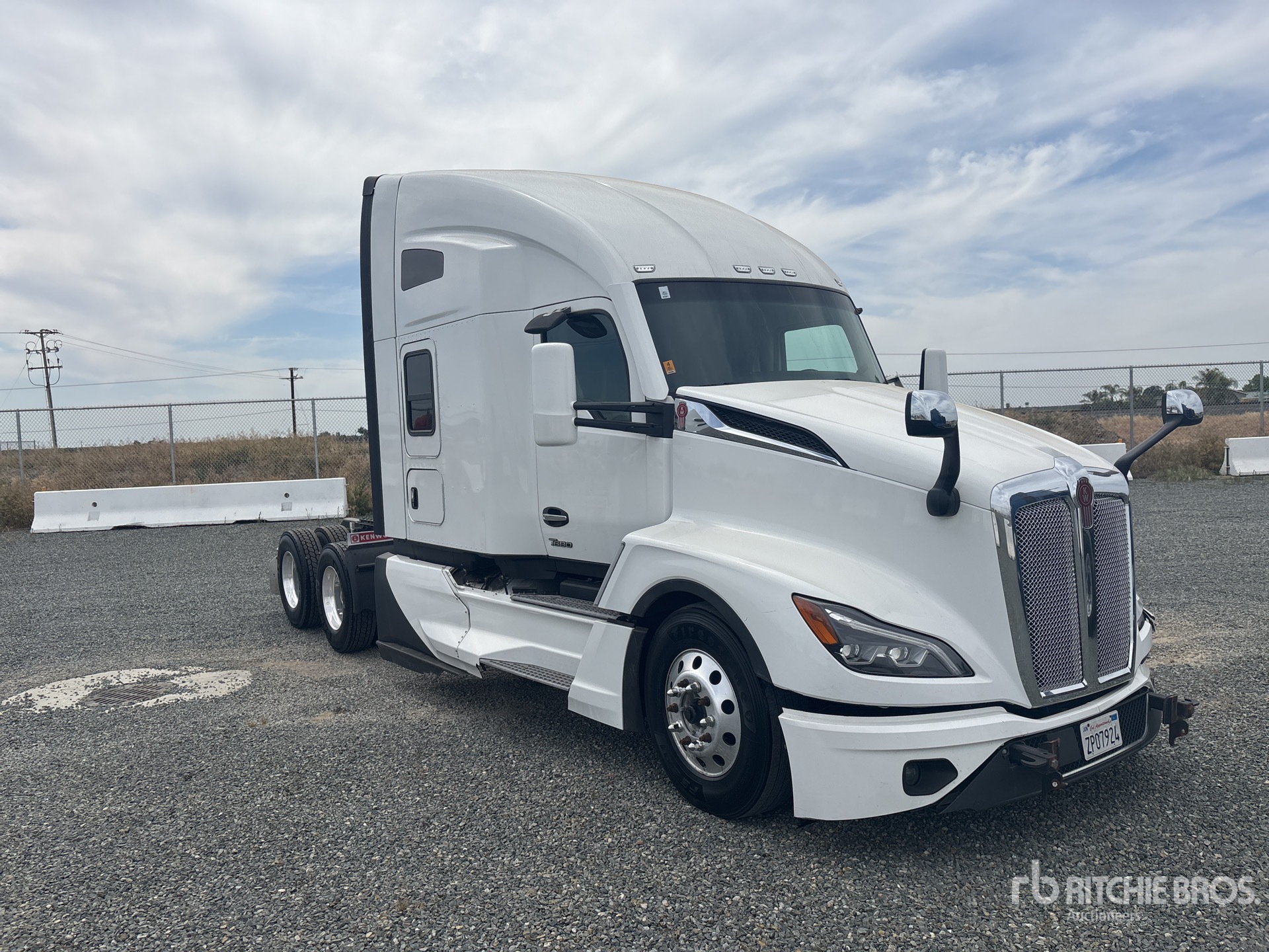 General Appearance with Bild, Ecke vorne rechts