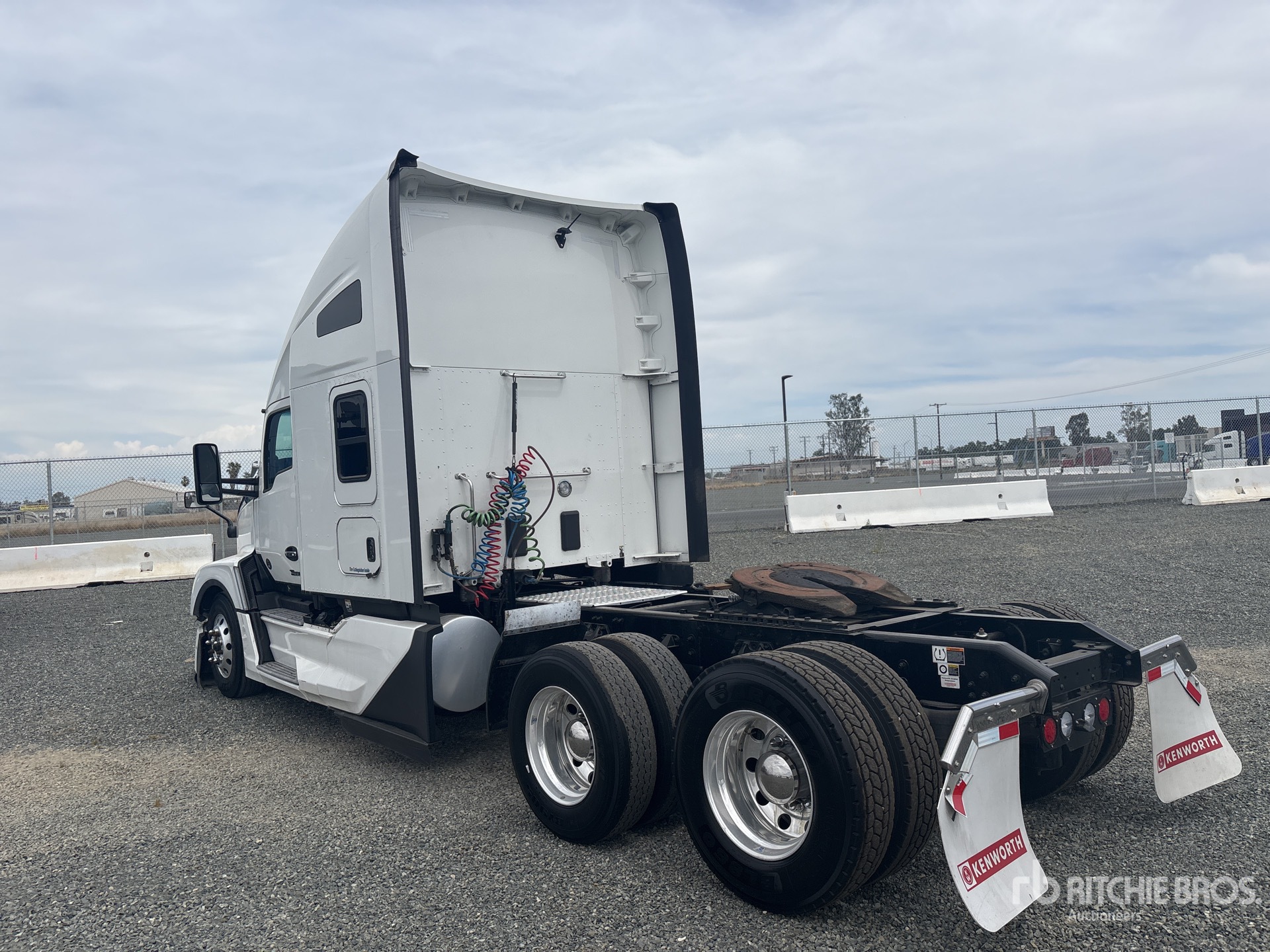 General Appearance with Bild, Ecke hinten links