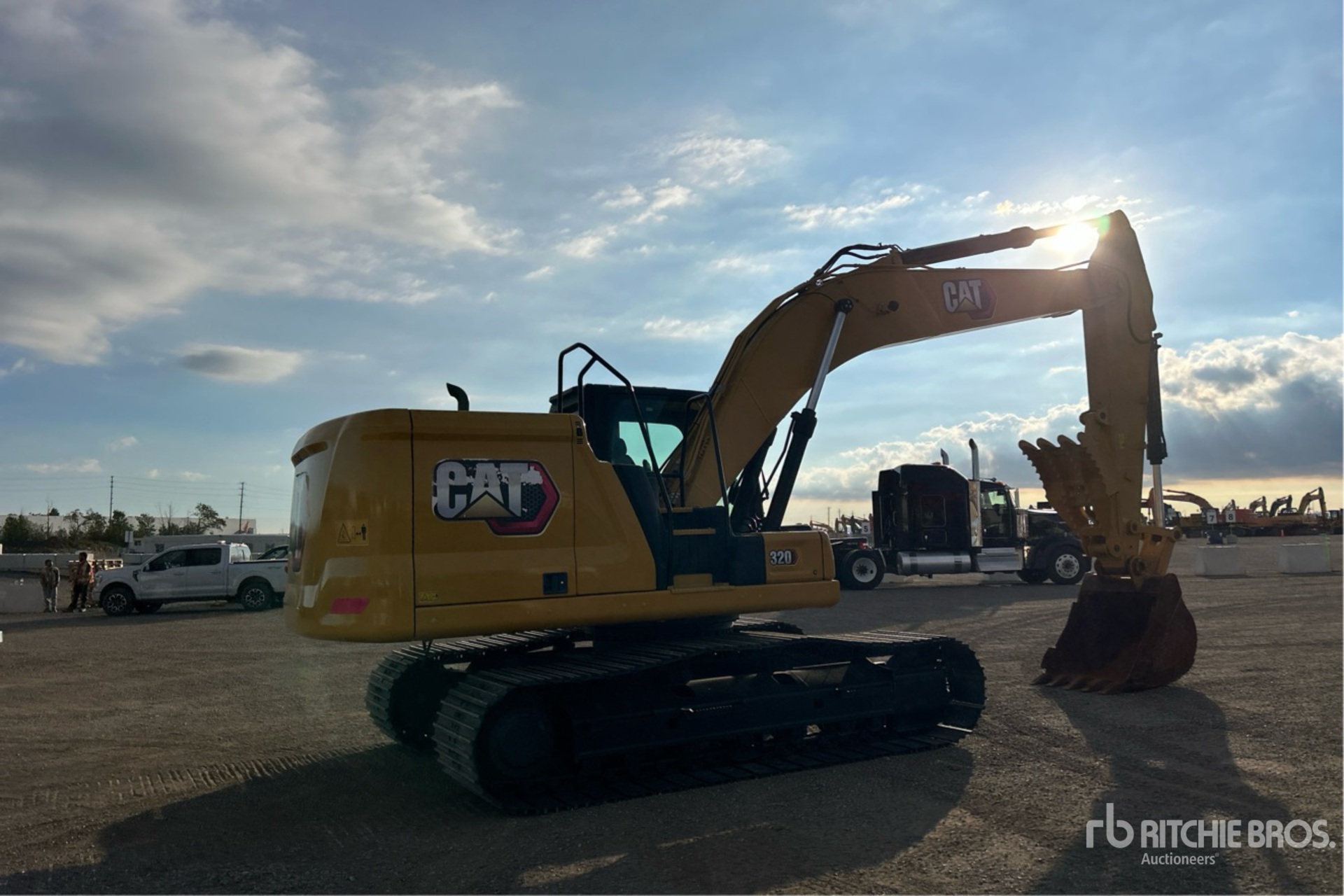 2020 Caterpillar 320