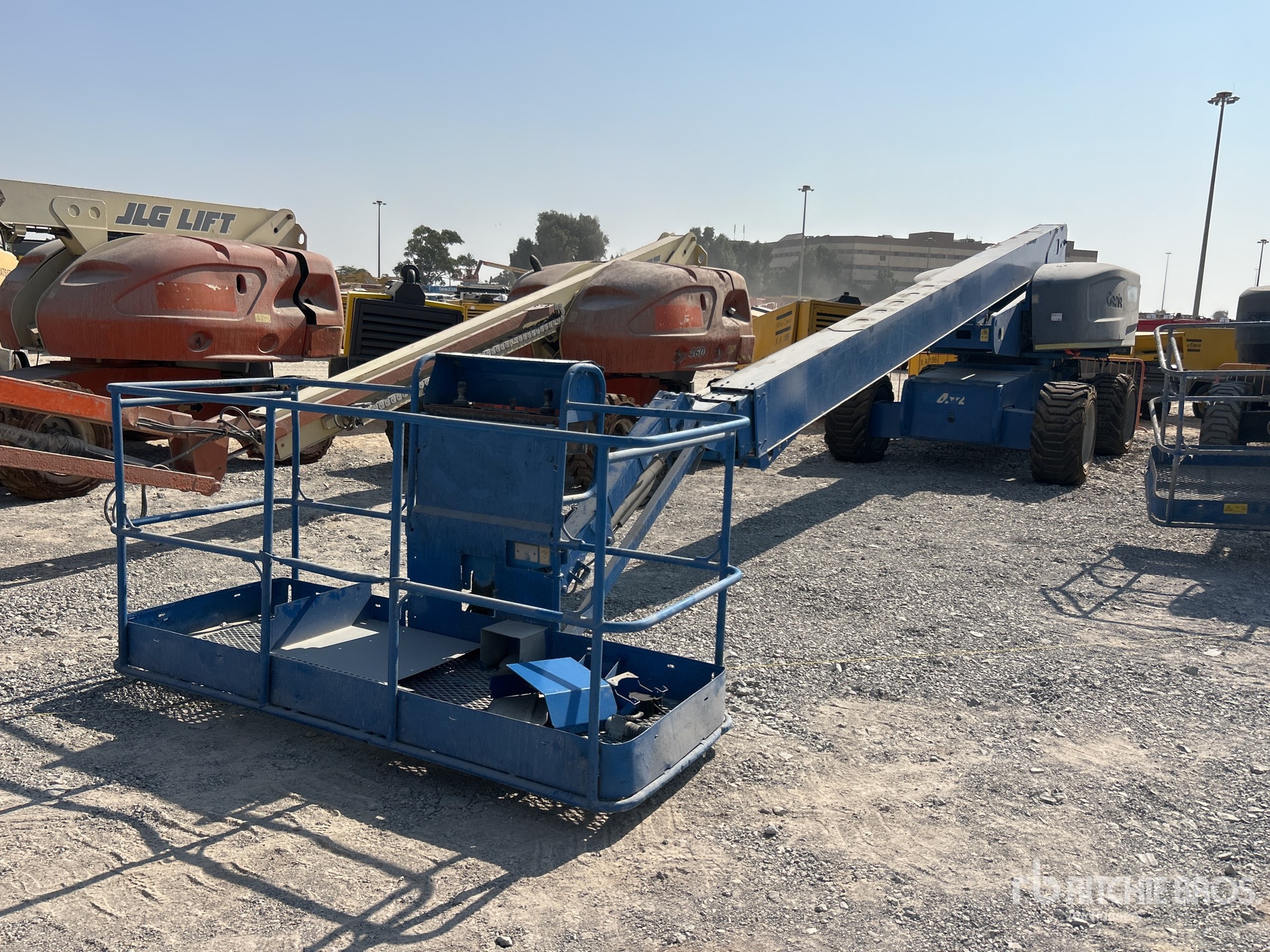 Aspect général with Image, coin avant droit