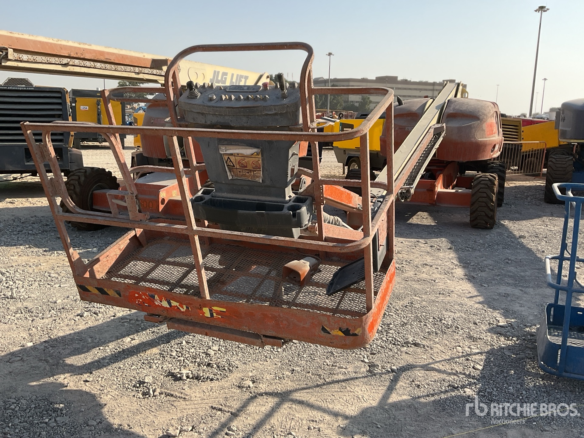 Aspect général with Image, coin avant gauche