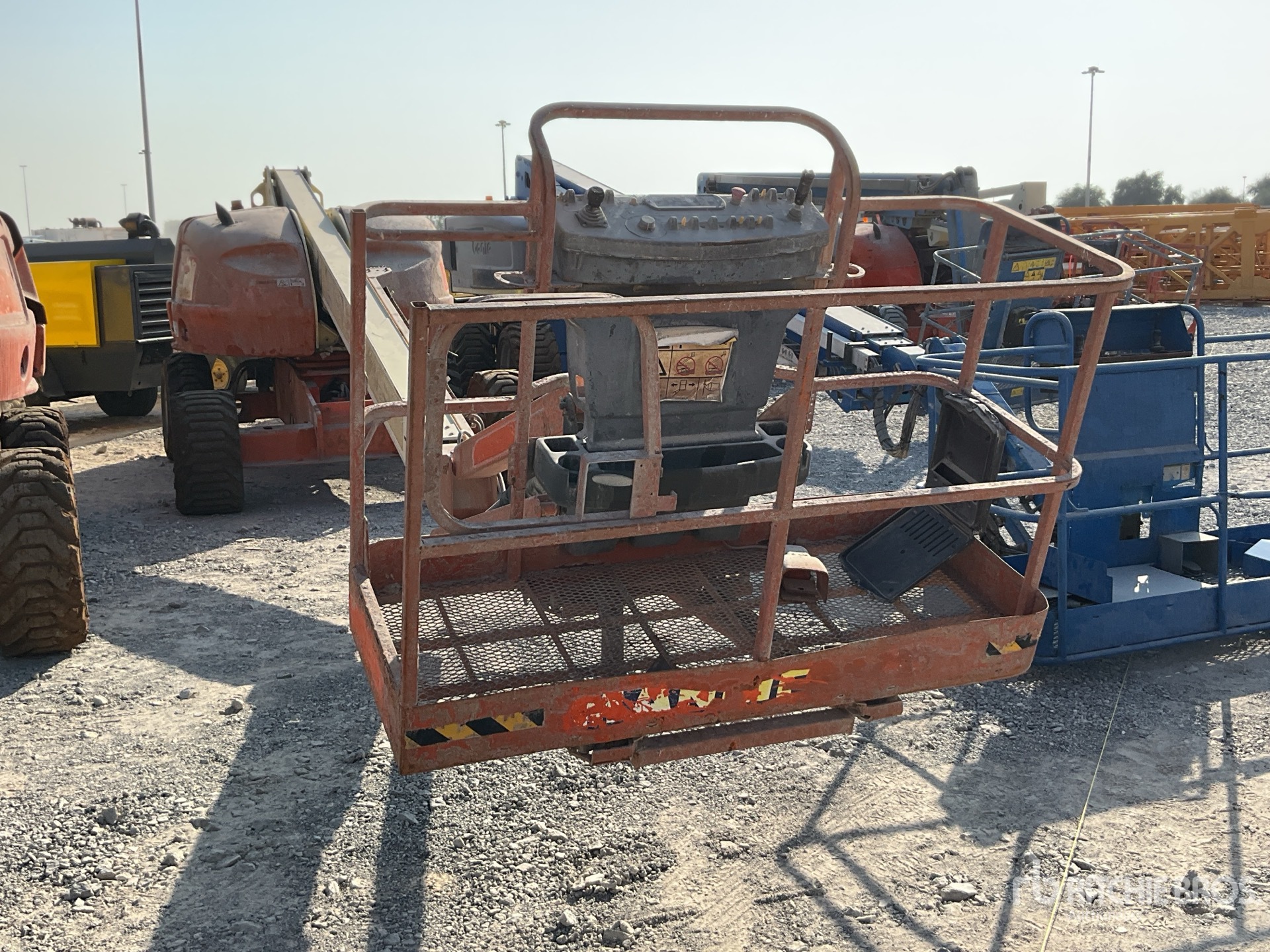 Aspect général with Image, coin avant droit