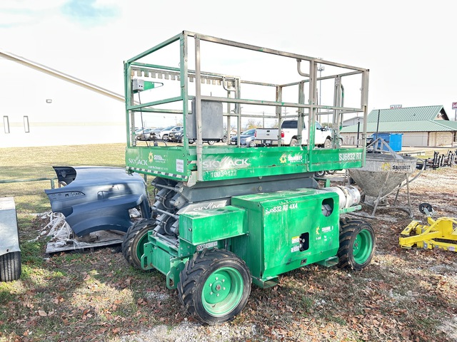 2018 Skyjack SJ6832 RT 4x4 Dual Fuel Scissor Lift (Inoperable)