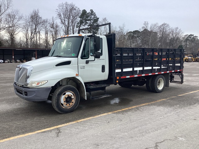 2005 International 4200 4x2 Flatbed Truck