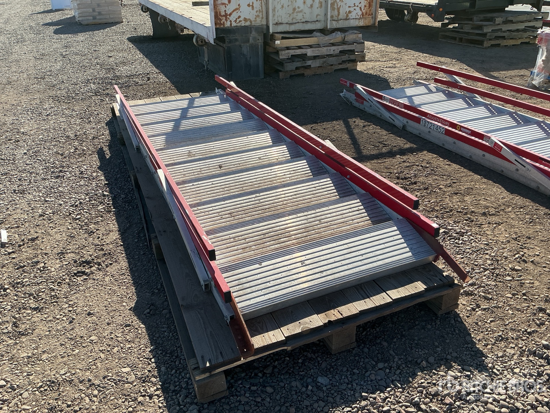 Aspect général with Image, coin avant droit