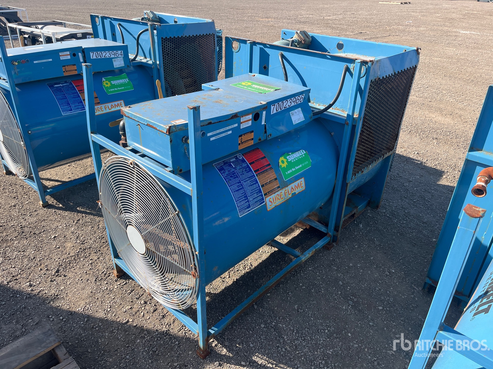 Aspect général with Image, coin avant droit