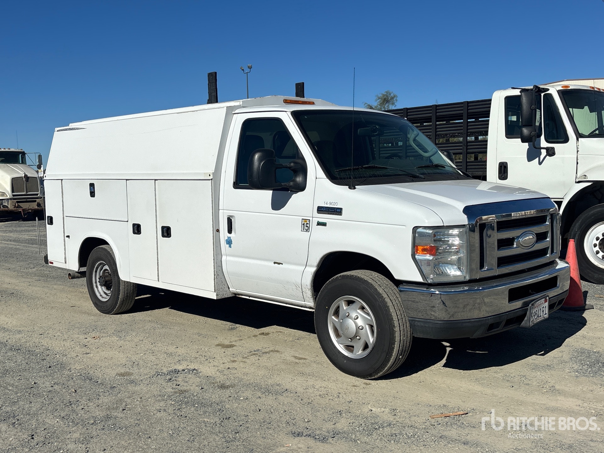 General Appearance with Bild, Ecke vorne rechts