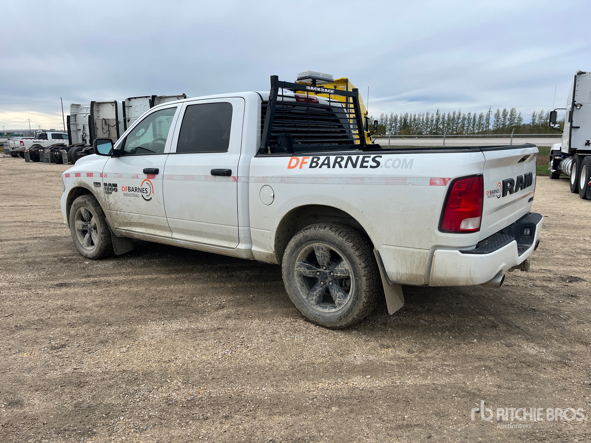 General Appearance with Foto, angolo posteriore sinistro