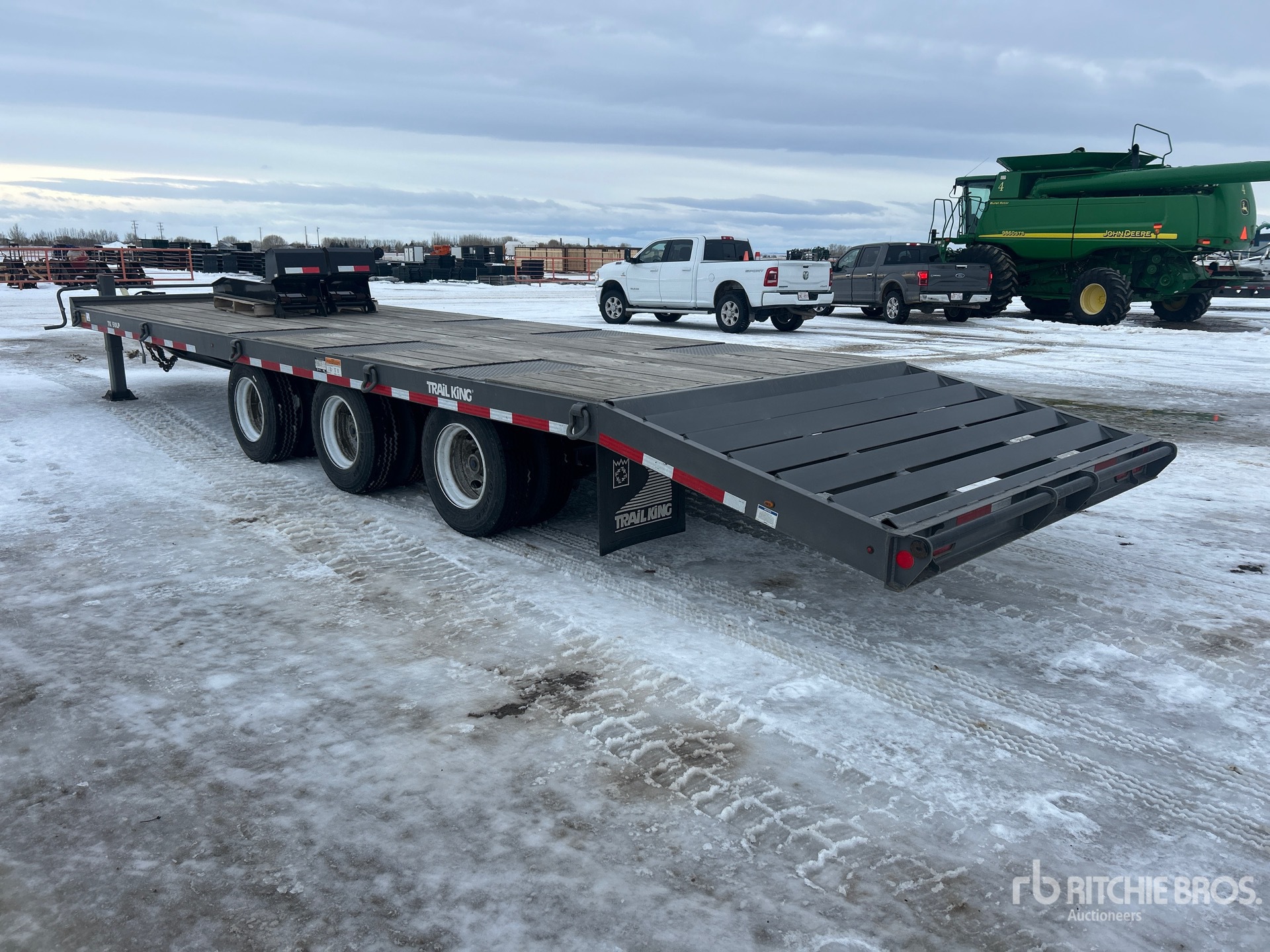 General Appearance with Foto, angolo posteriore sinistro