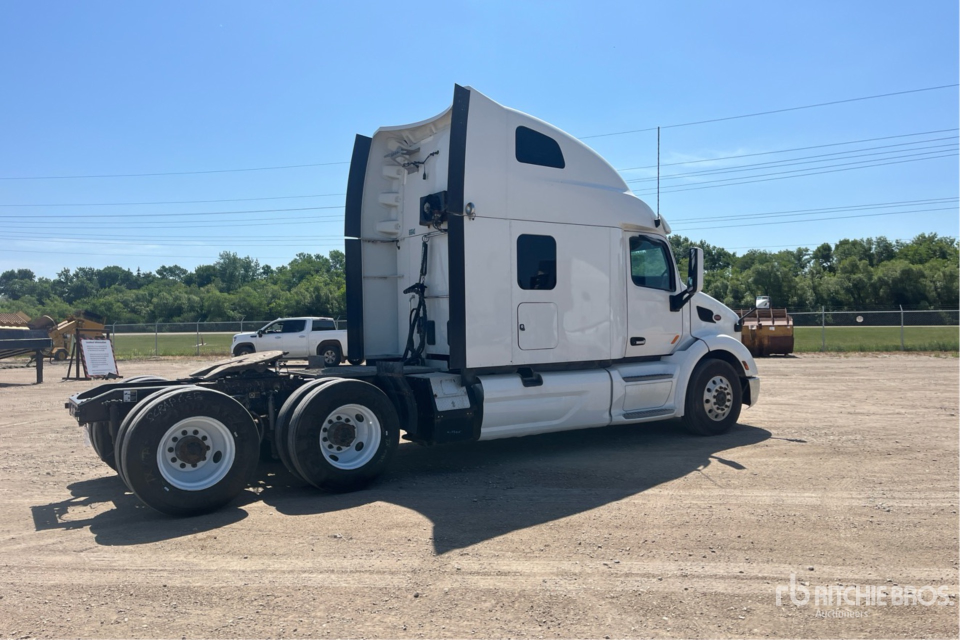 General Appearance with Foto, angolo anteriore sinistro