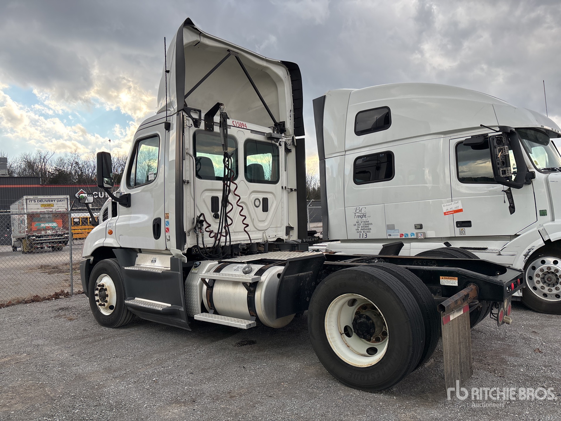 Aspect général with Image, coin arrière gauche