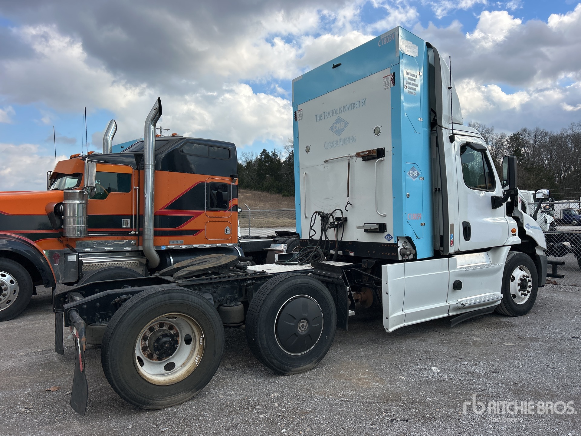 Aspect général with Image, coin arrière droit