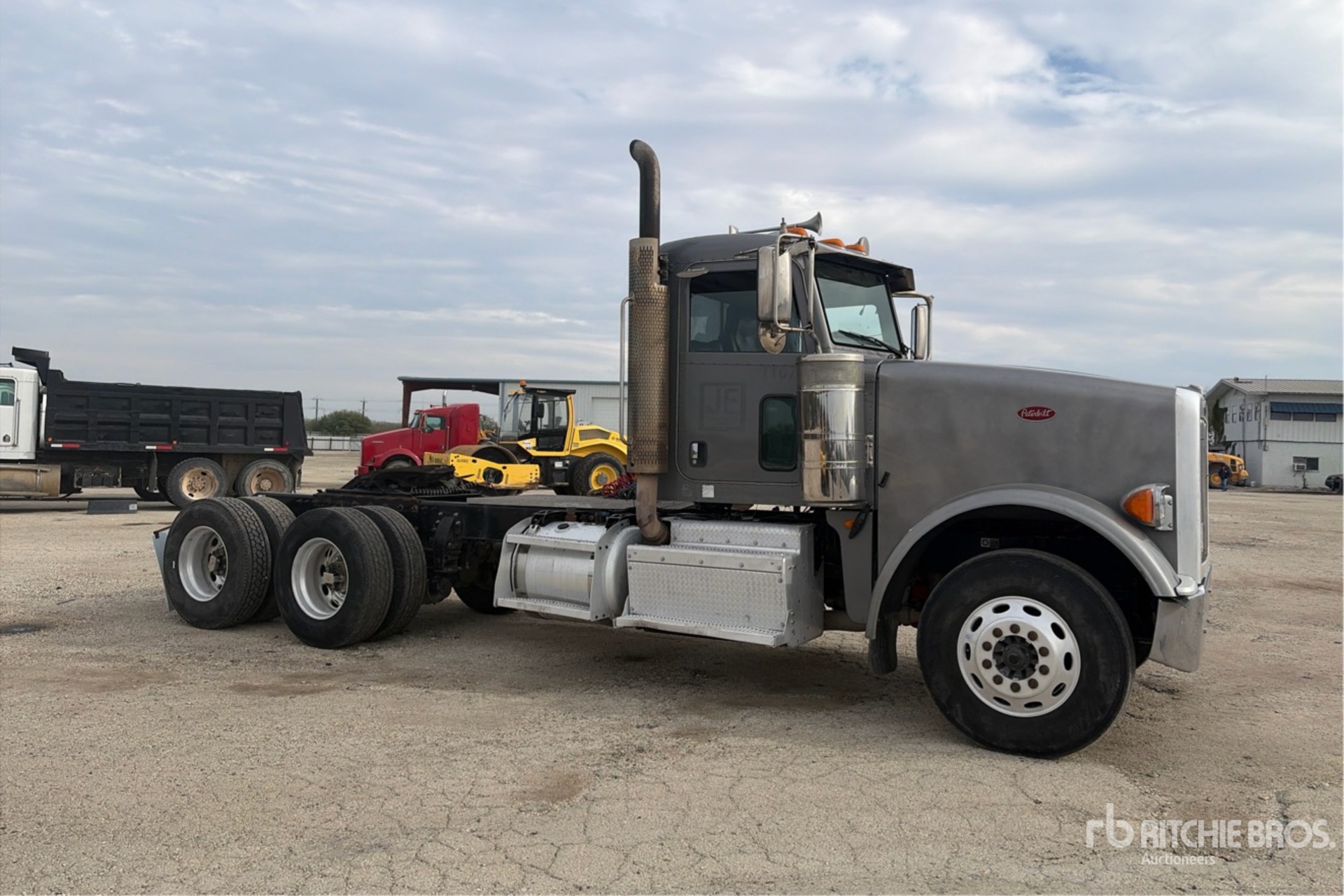 Aspect général with Image, coin avant droit