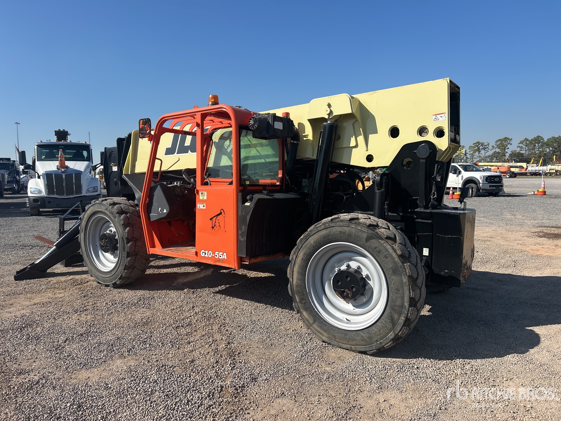 General Appearance with Foto, angolo posteriore sinistro