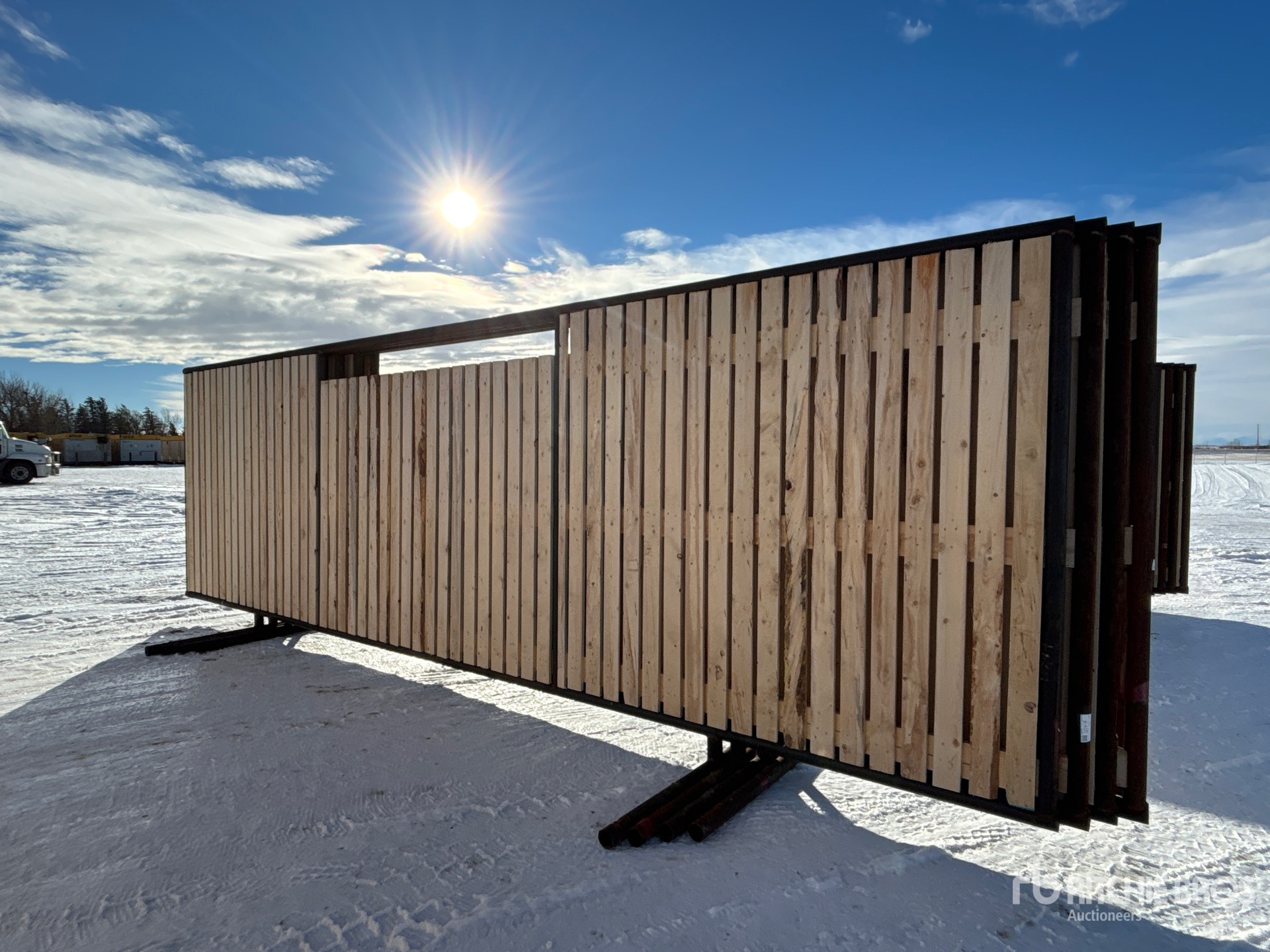 General Appearance with Bild, Ecke hinten rechts