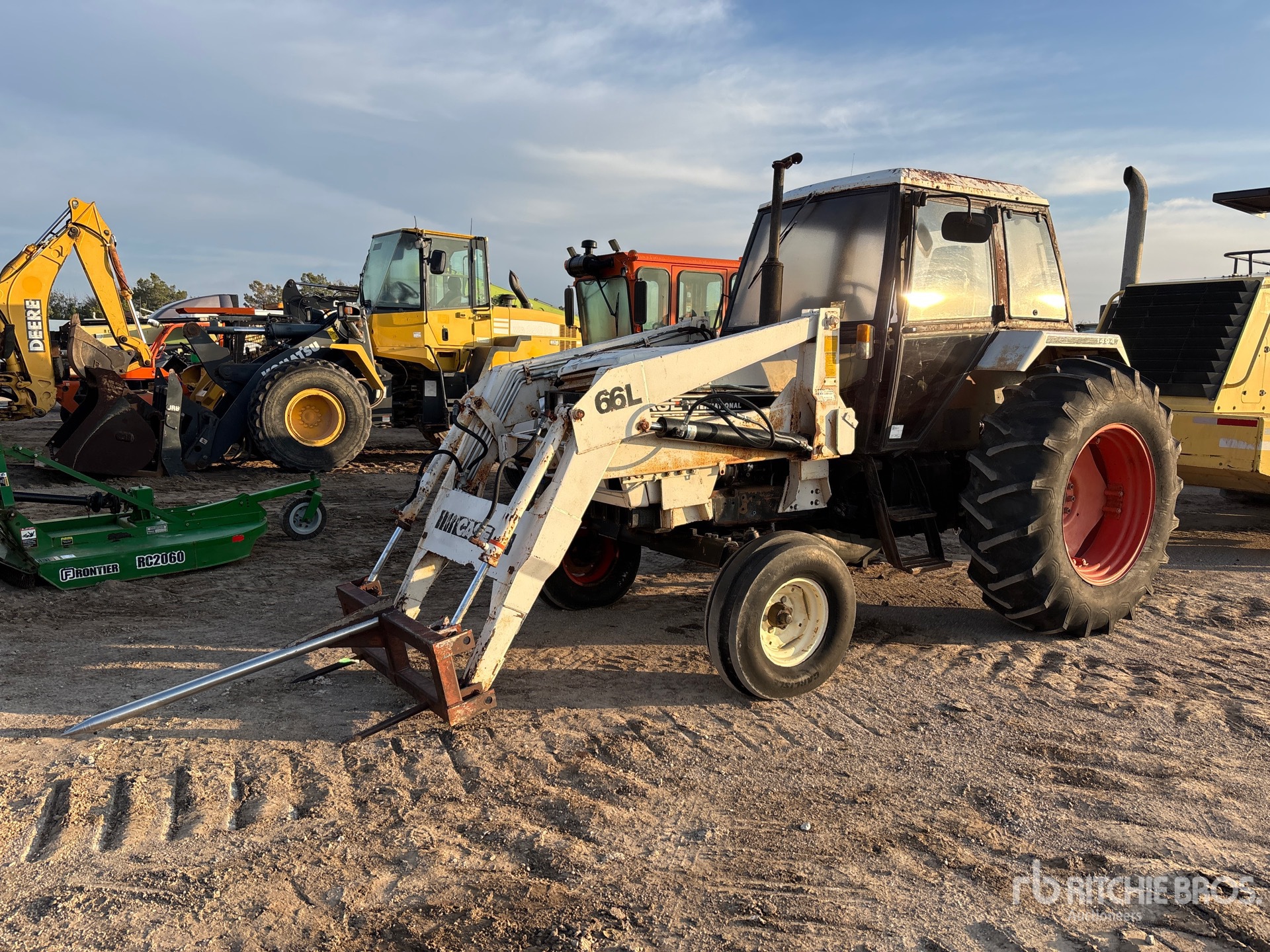 General Appearance with Foto, angolo anteriore sinistro