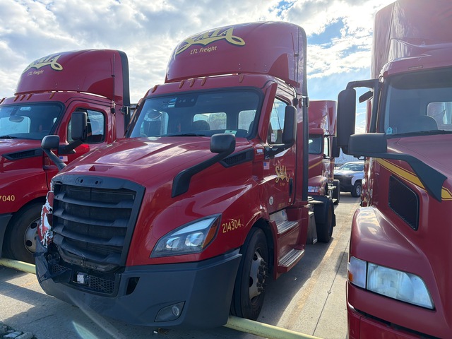 2021 Freightliner CA113 4x2 S/A Day Cab Truck Tractor