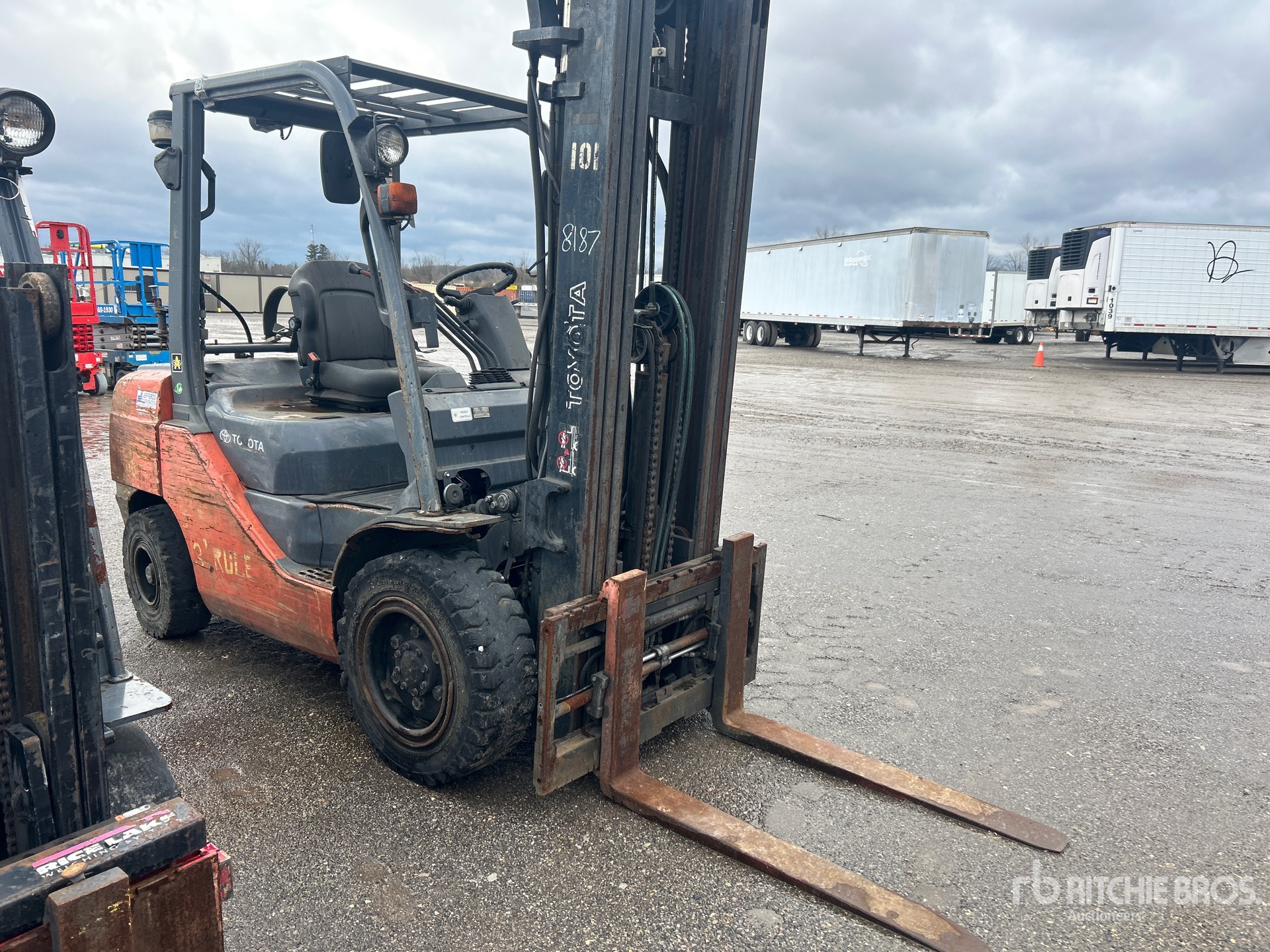 General Appearance with Picture, Right Front Corner