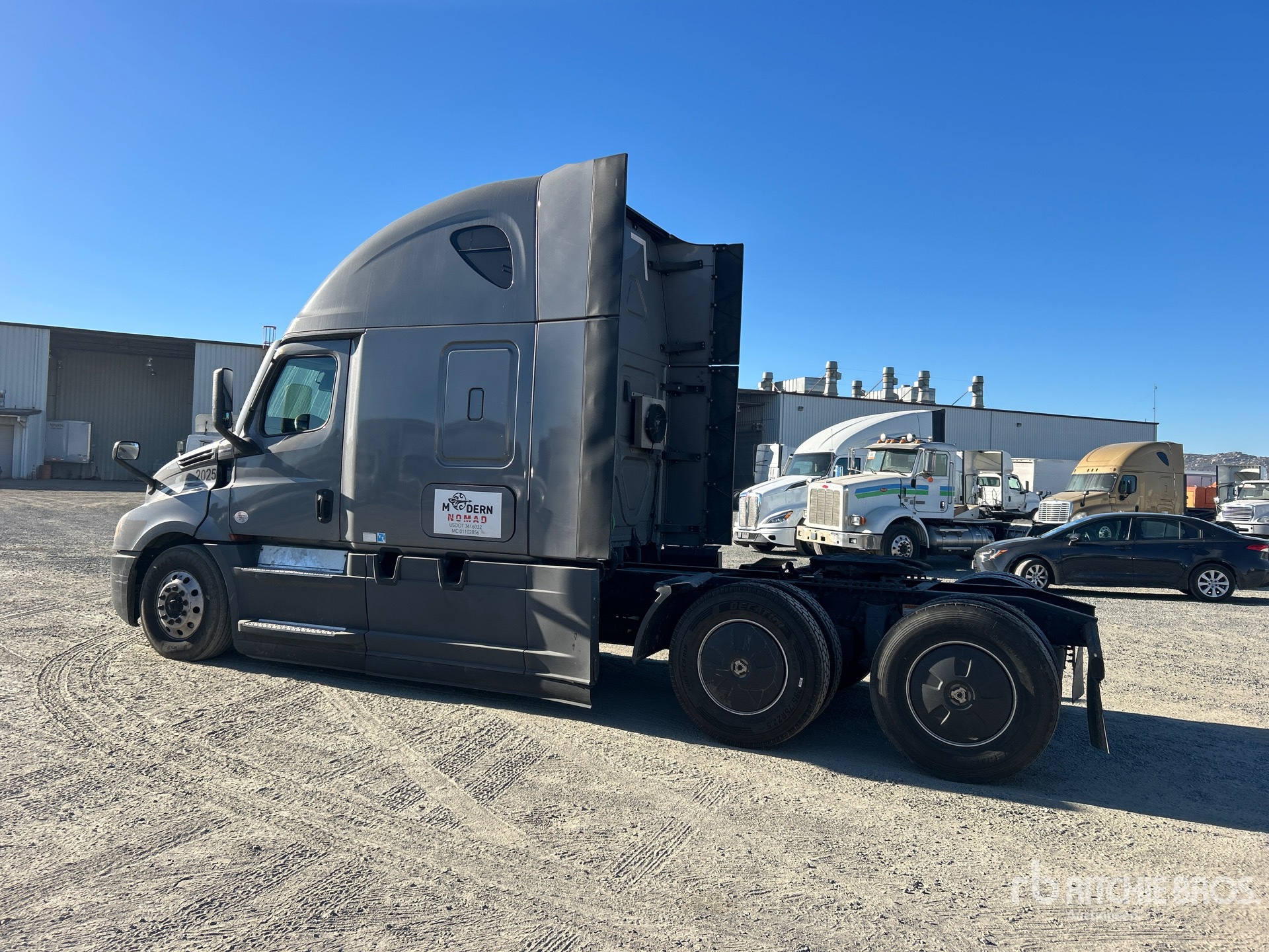 General Appearance with Foto, angolo posteriore sinistro