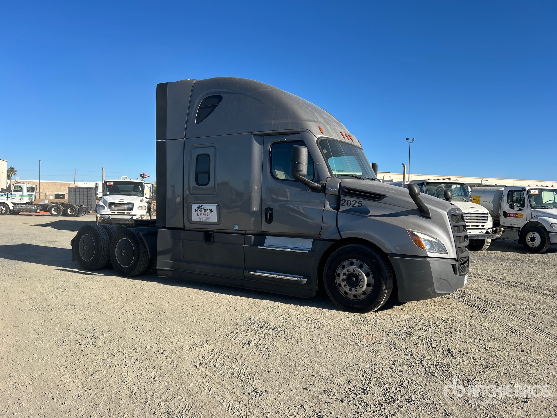 General Appearance with Foto, angolo anteriore destro