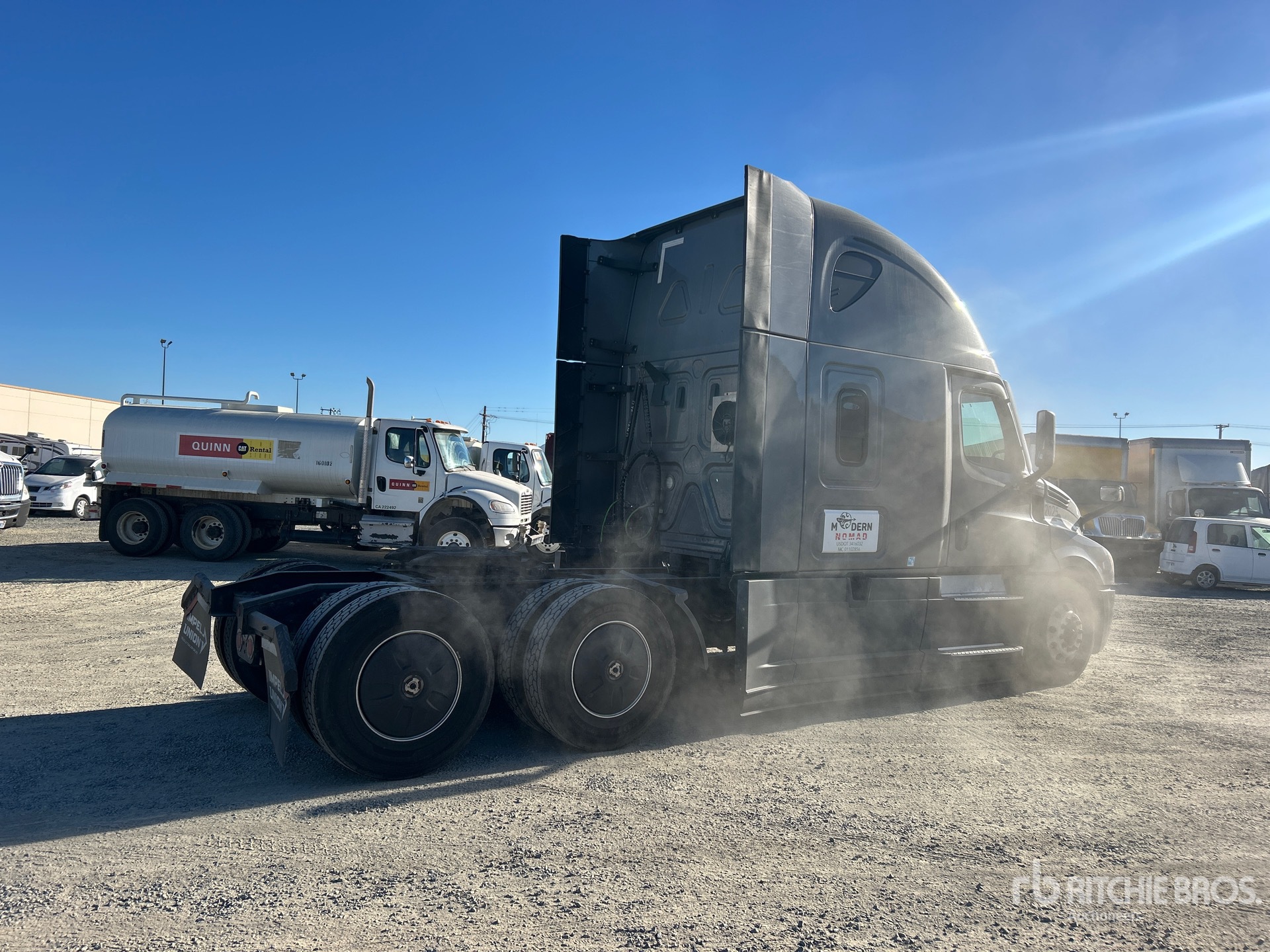 General Appearance with Foto, angolo anteriore sinistro